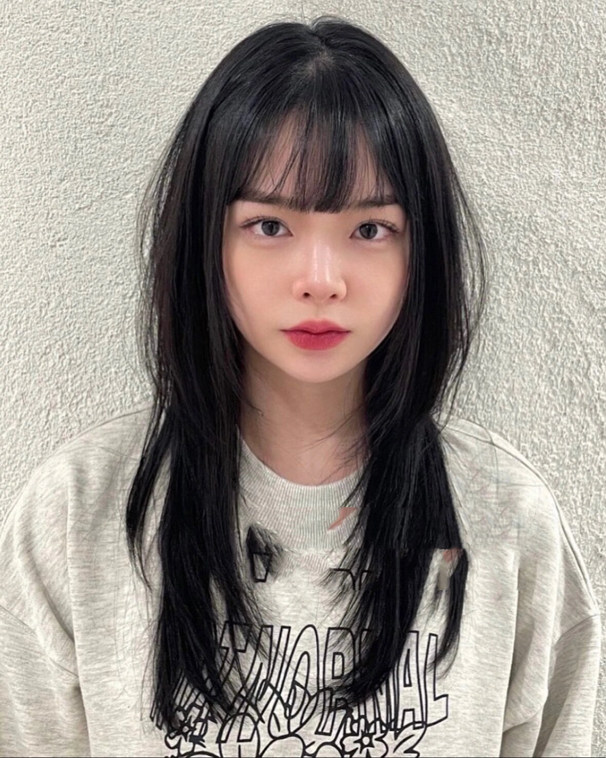 齐刘海77高层次女生长发发型 是不是剪个齐刘海变可爱啦,搭配高层次