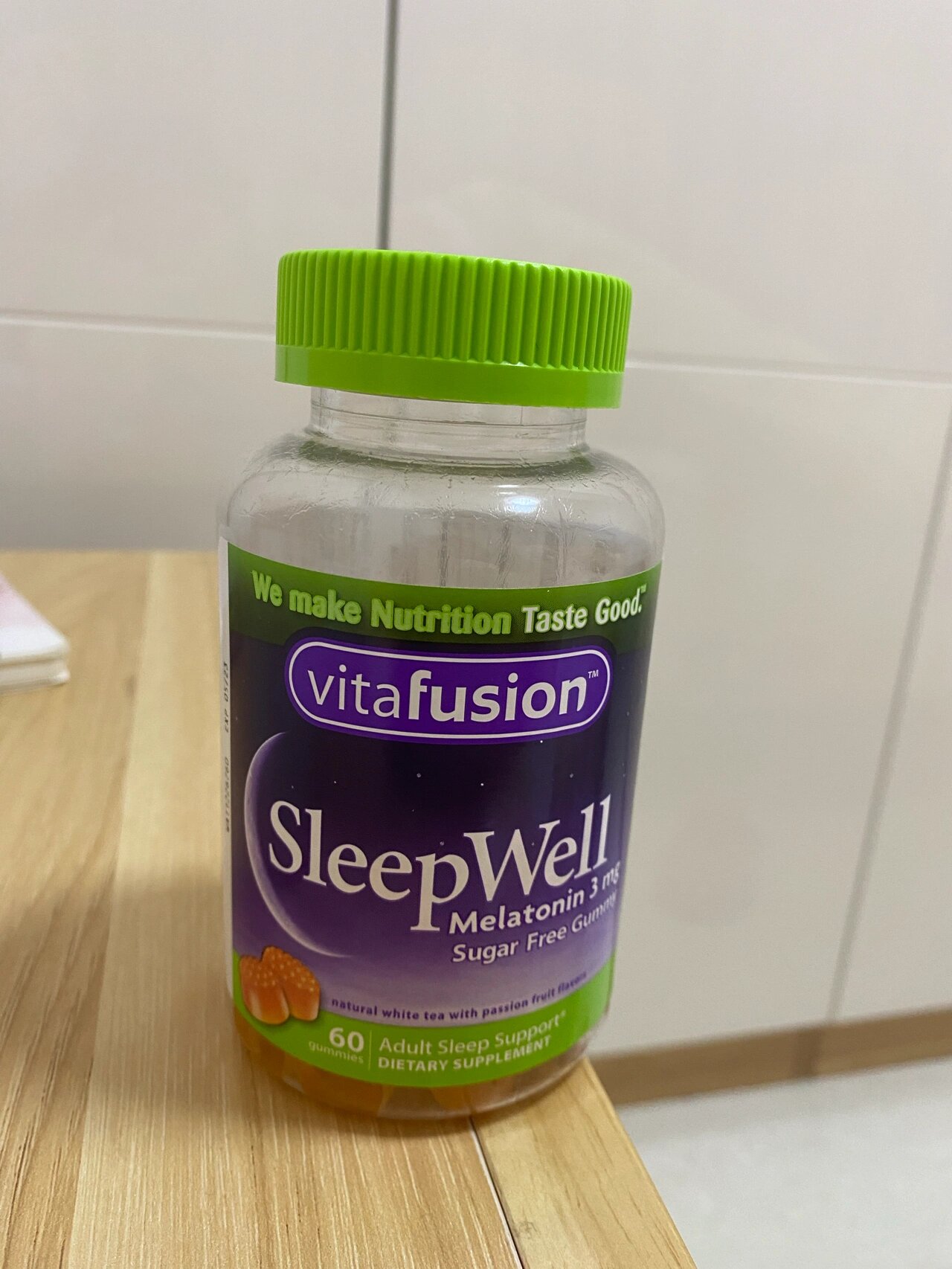 之后呢我就买了这个褪黑素软糖,很多人说吃了不会有依赖性,结果呢吃了