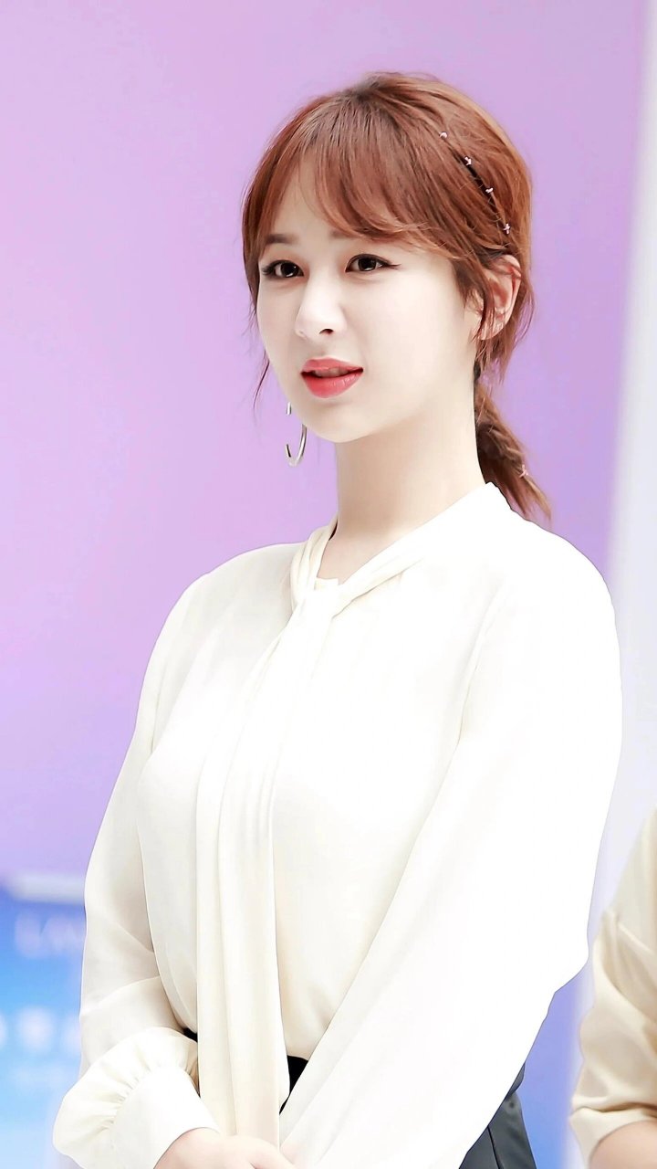 杨紫个人简介 杨紫是中国大陆内地的女演员,出生于1992年11月6日,别名