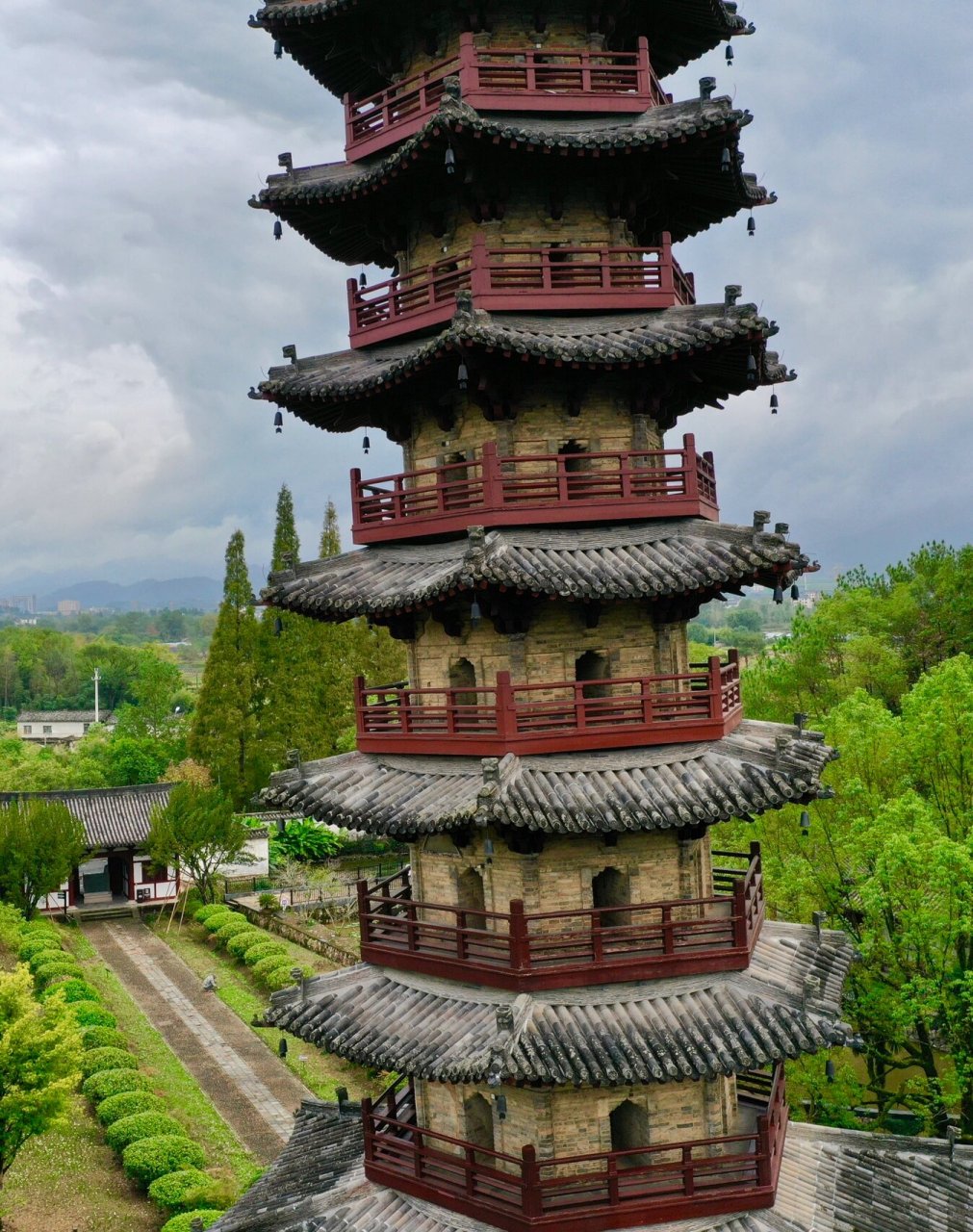 "中国的比萨斜塔" 北宋浙江松阳延庆寺塔 延庆寺塔明显的斜度 延庆寺