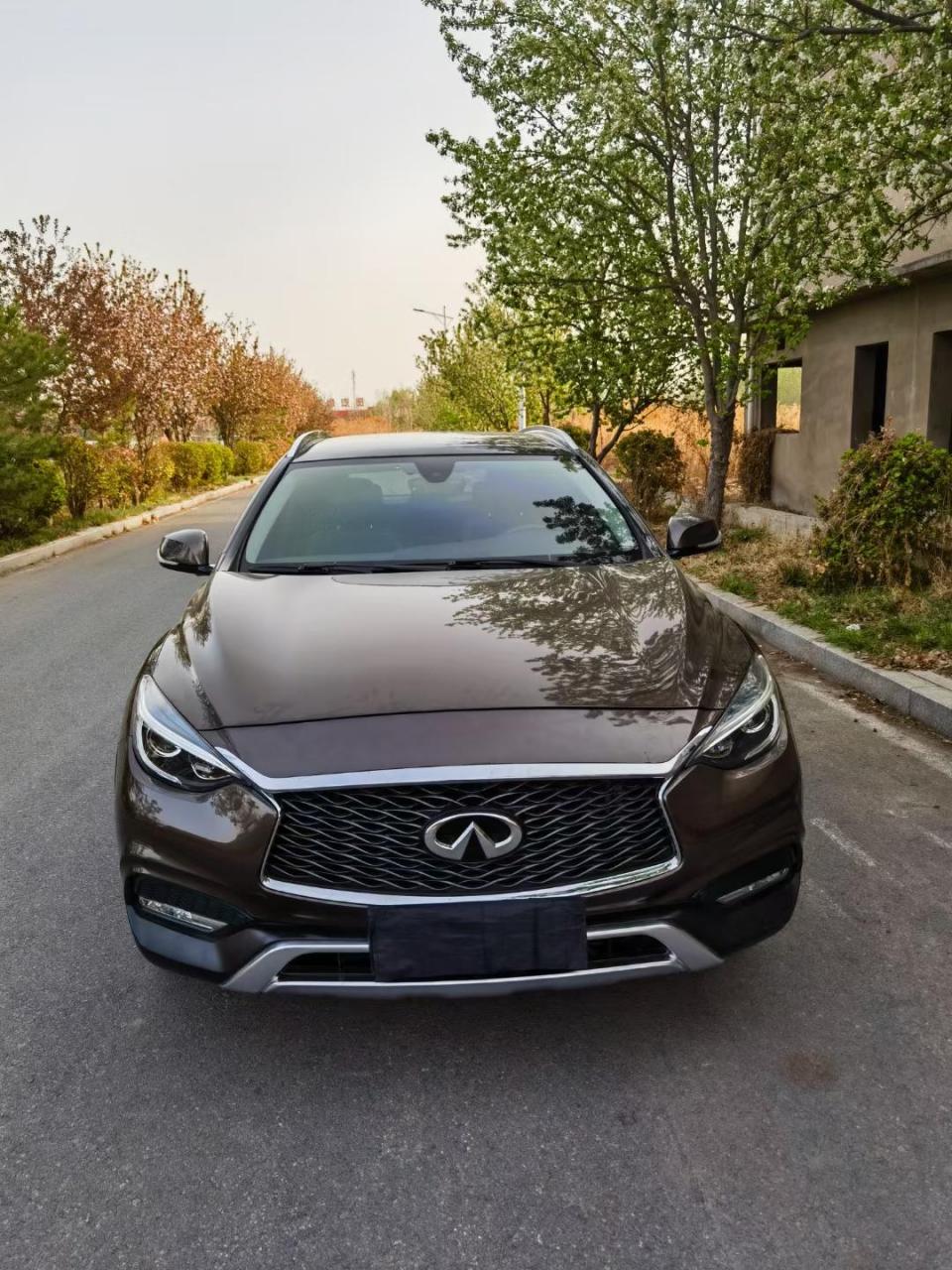 6万多 19年英菲尼迪qx30 全款6万多 新车25万 六万公里 无钥进入一键