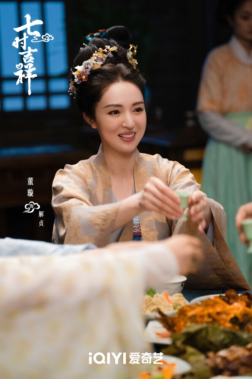 董璇@董璇七时吉祥 轻风拂过嫣然笑,巾帼不让须眉身.