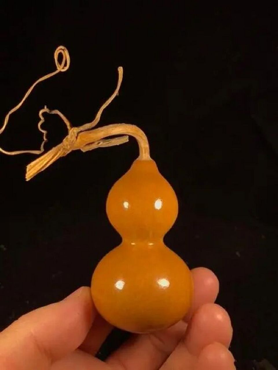 如何盘葫芦 如何盘葫芦 盘玩葫芦的最高境界,是使其变色至后来的紫红