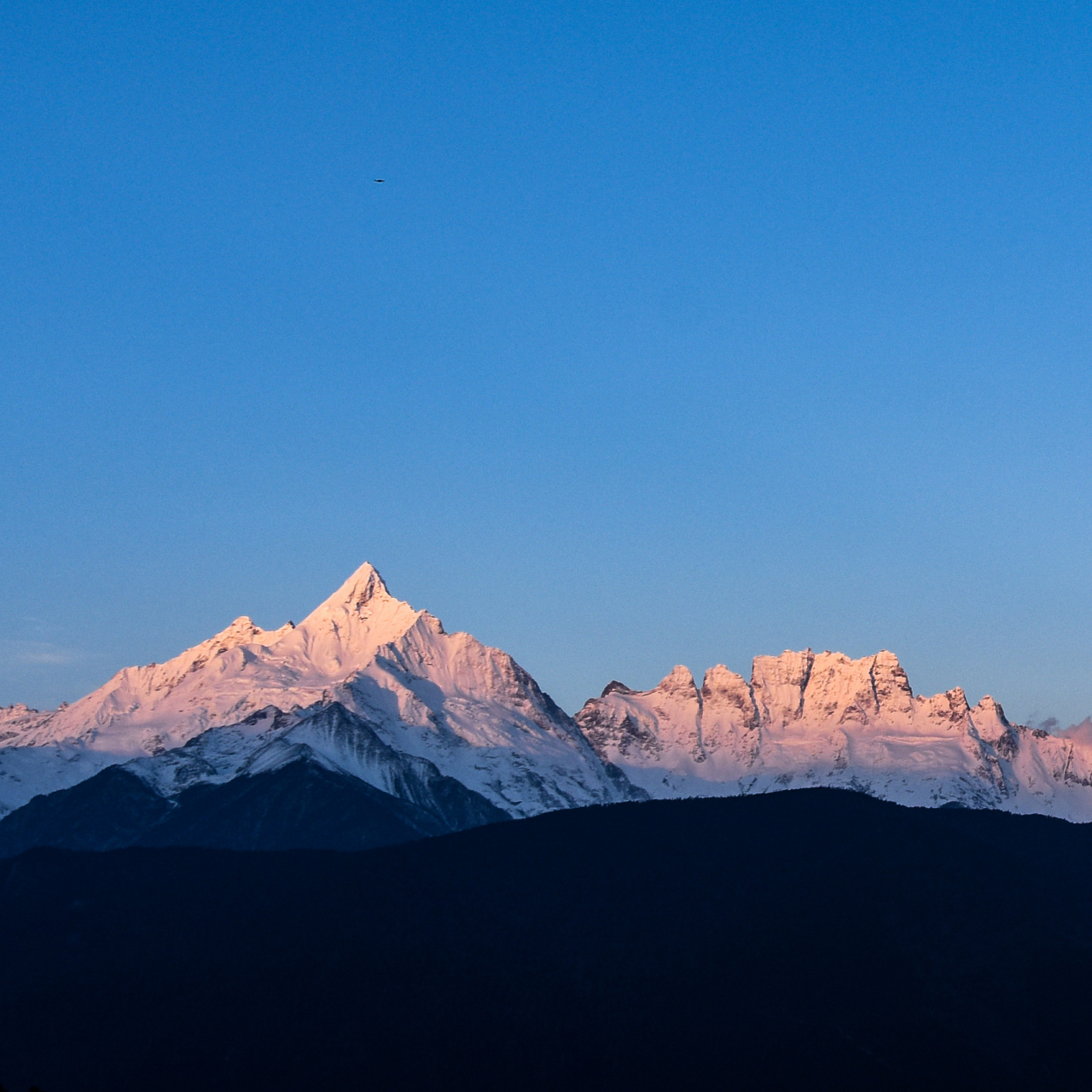 清爽的雪山头像吧～ 中国藏区八大神山之首—梅里雪山的日照金山92