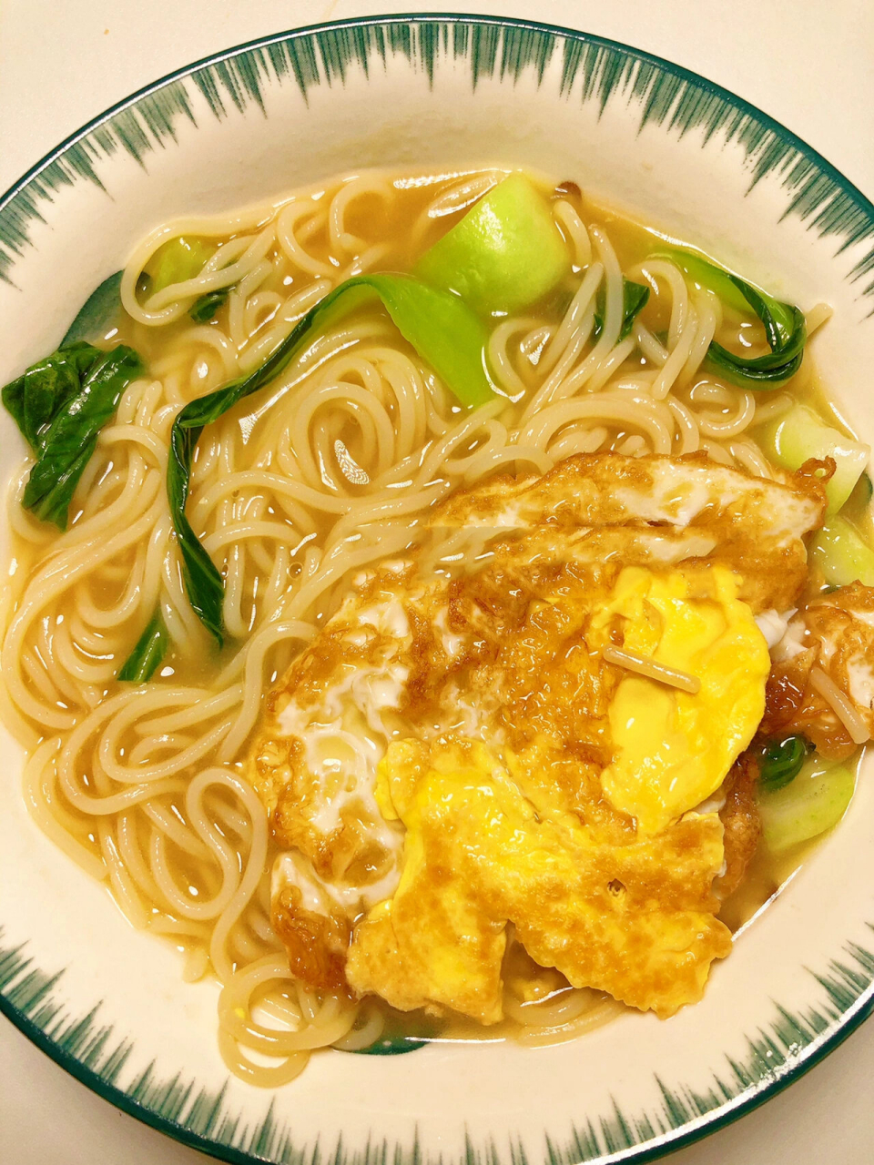 清汤面,做法超级简单快手 09食材准备:面条一把,青菜适量,鸡蛋1个