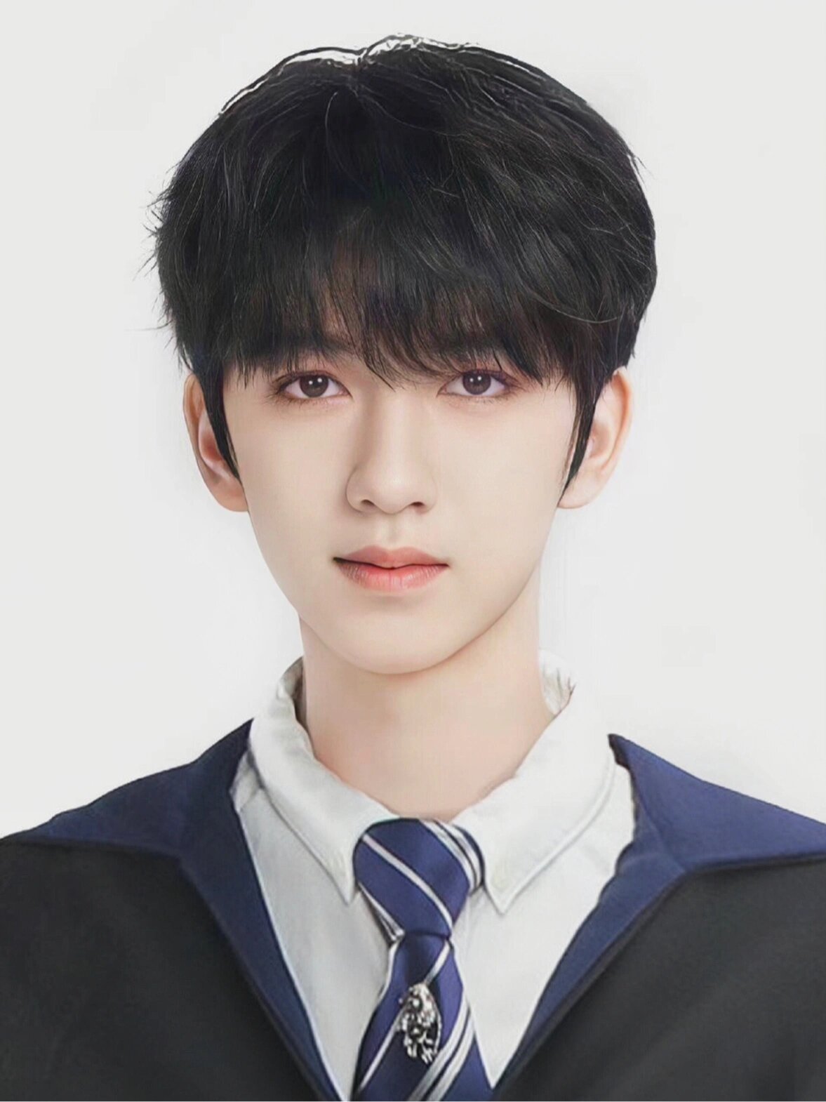 贺峻霖证件照集合集