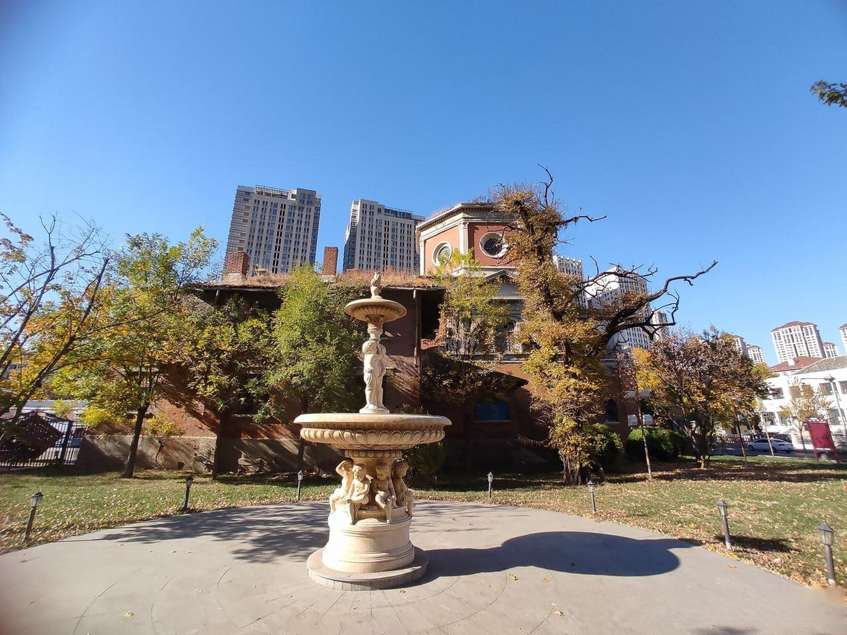 位于天津市河北区建国道上的圣心堂旧址,是一处独特的教堂遗址.