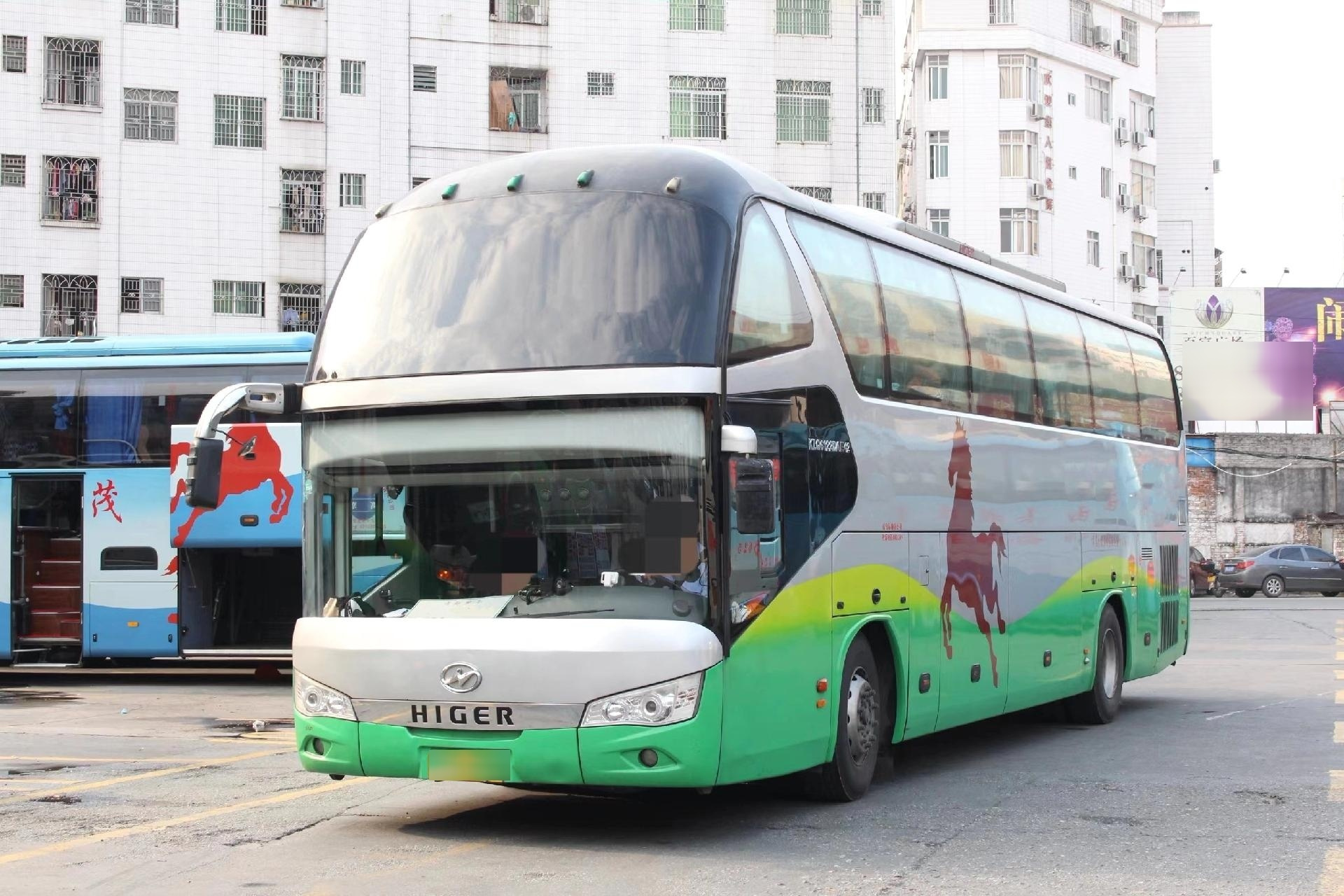 出三胞胎53座海格苏州金龙6122一层半,带中门带洗手间带司机卧铺,国四