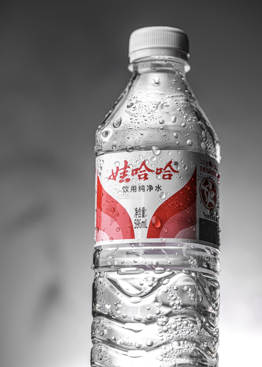 哇哈哈矿泉水图片 娃哈哈纯净水,清新宜人!