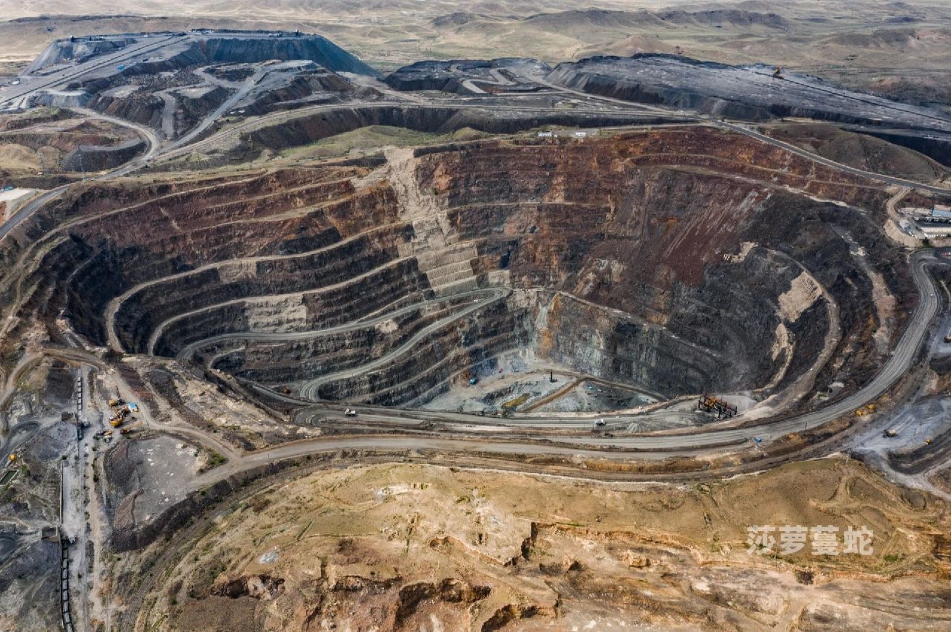 白云鄂博铁矿 内蒙古自治区·包头市·白云鄂博矿区 1957年