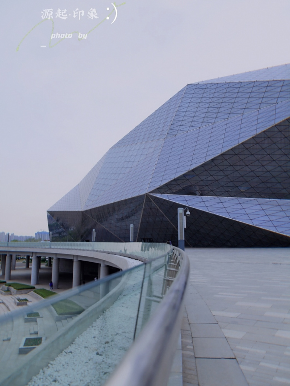 沈阳/盛京大剧院 近距离看一下"大钻石" 想拥有[偷笑] #沈阳拍照