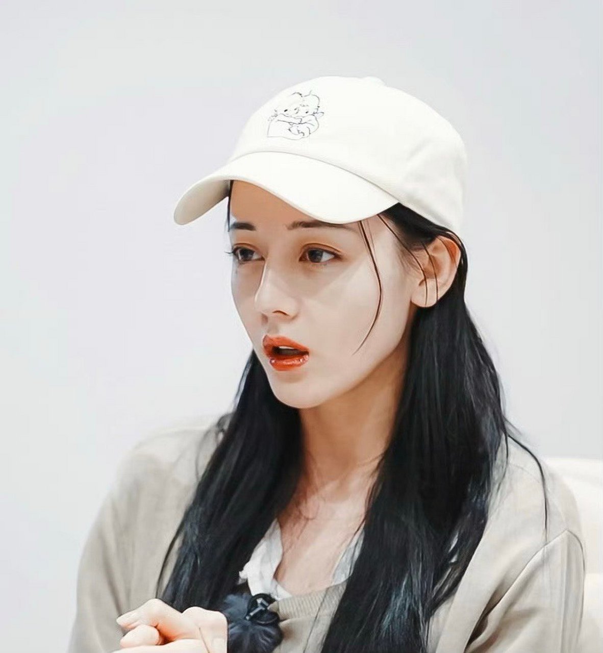 迪丽热巴# 感觉这个小女孩真的特别的优秀,而且在花儿与少年综艺当中