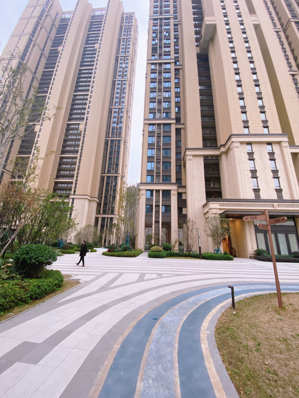 年底才交付的 小区:金科城地址:武汉市洪山区大洲村k1地块13栋/单元20