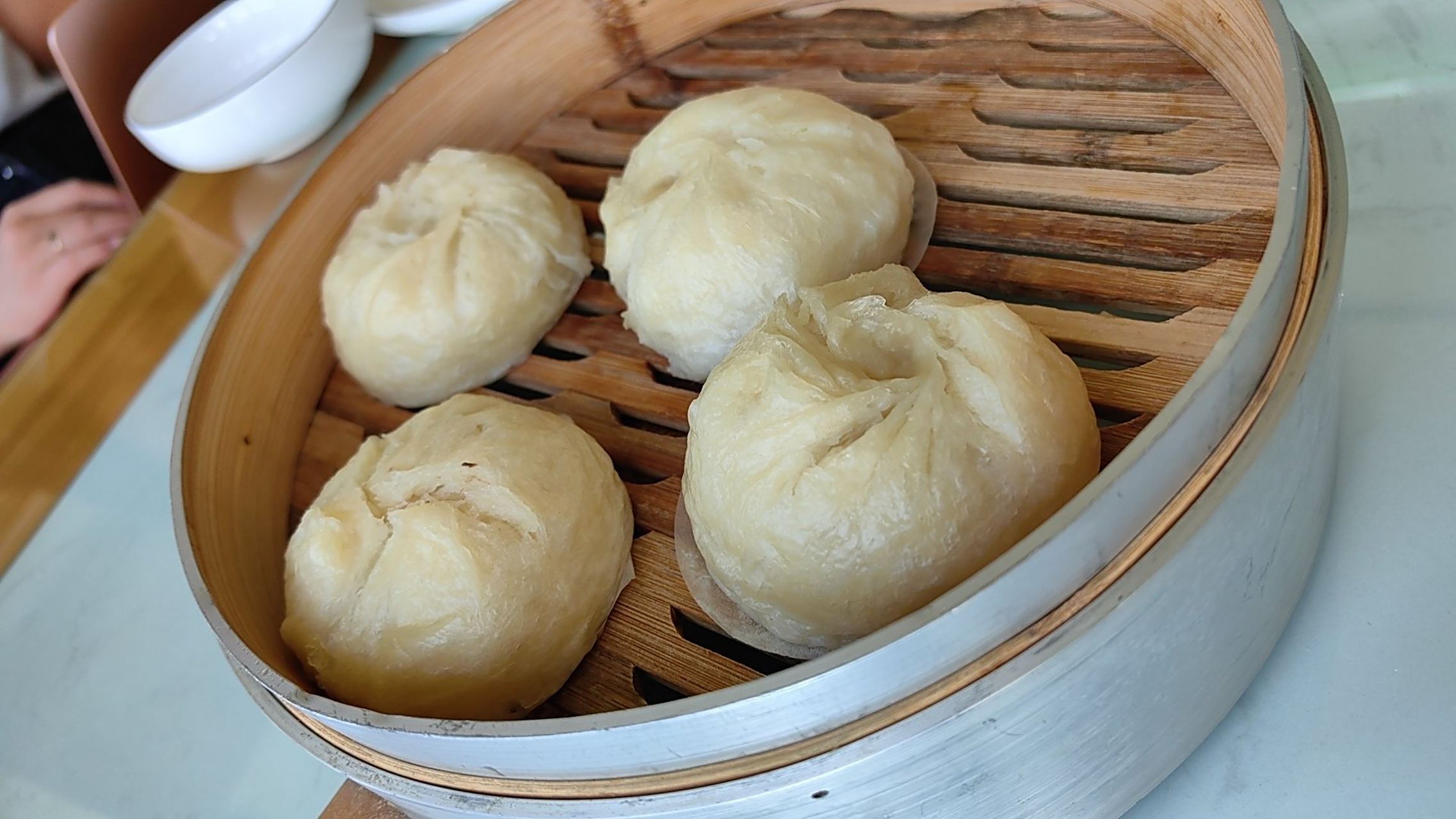 前两天我在大理吃了一个甜包子,里面还有鲜花,可好吃了,不知道这叫啥