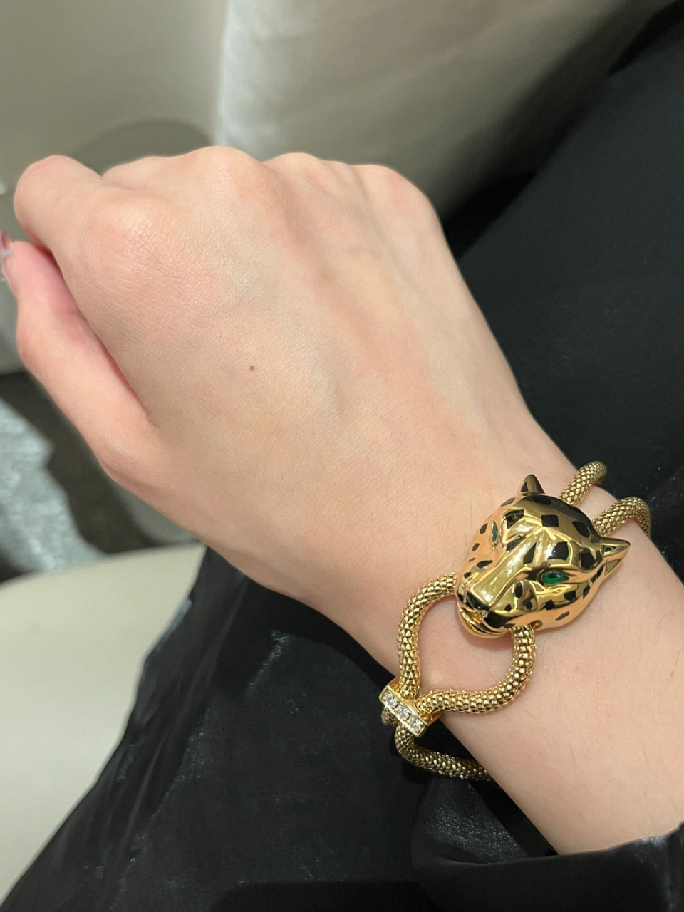 卡地亚豹子手链是写我名字了吗 太帅了我的天!