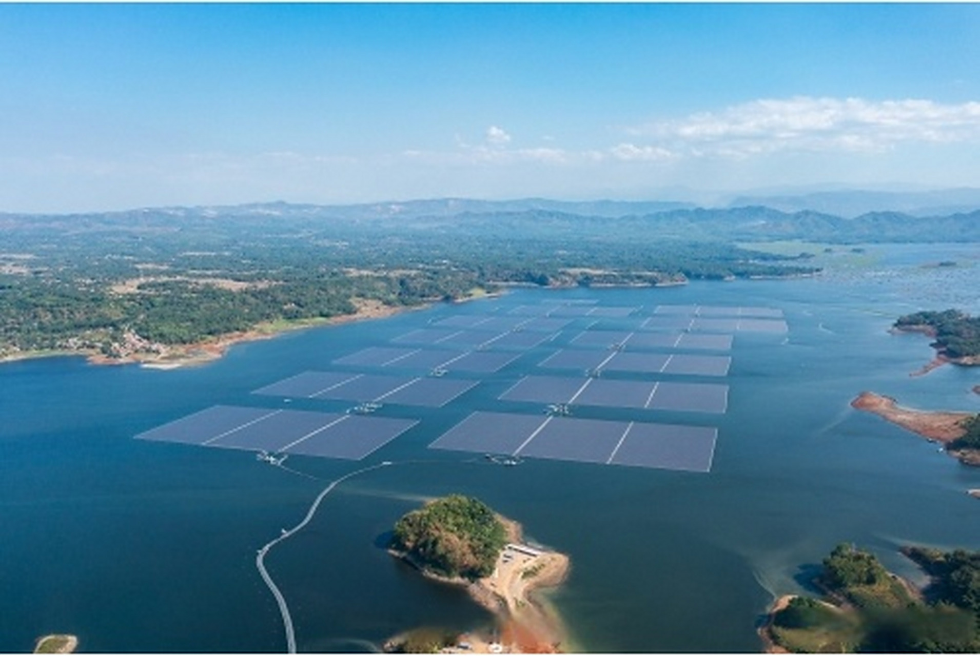 世界最深,东南亚最大漂浮光伏发电啦!