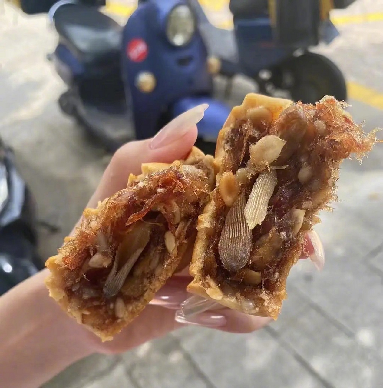 沙虫馅月饼…虽然但是,好像比单独吃沙虫容易让人接受点?09#日常