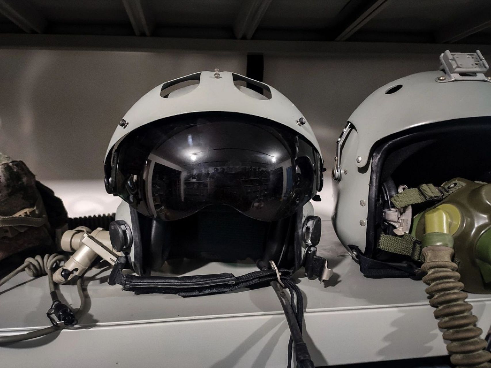 歼20飞行员同款头盔鉴赏 年轻人的第一顶歼20飞行员同款头盔到了,离喜