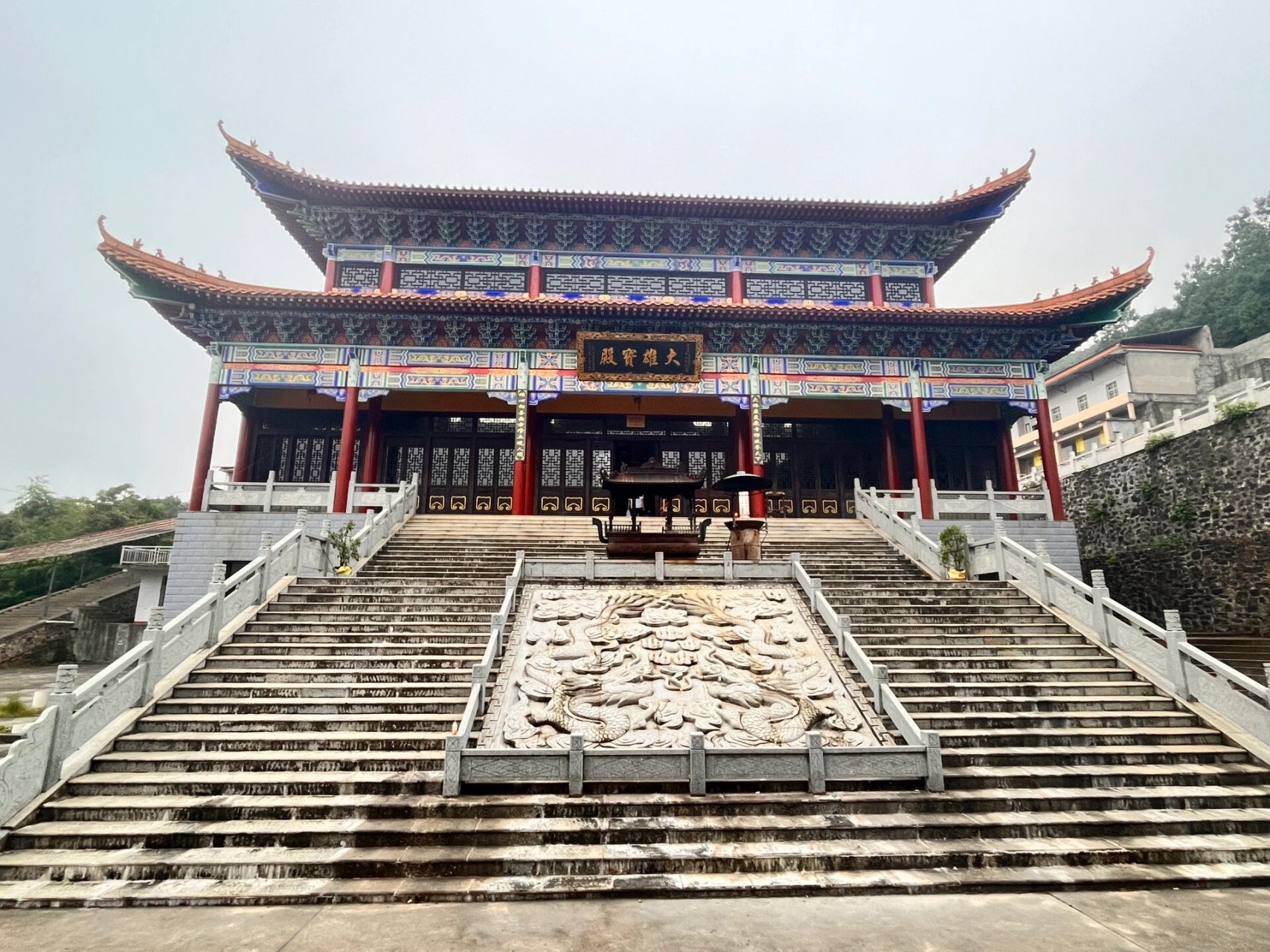 耒阳-鹿岐峰 这条路有两条上山的路,左边是近道,右边是远道,远道会