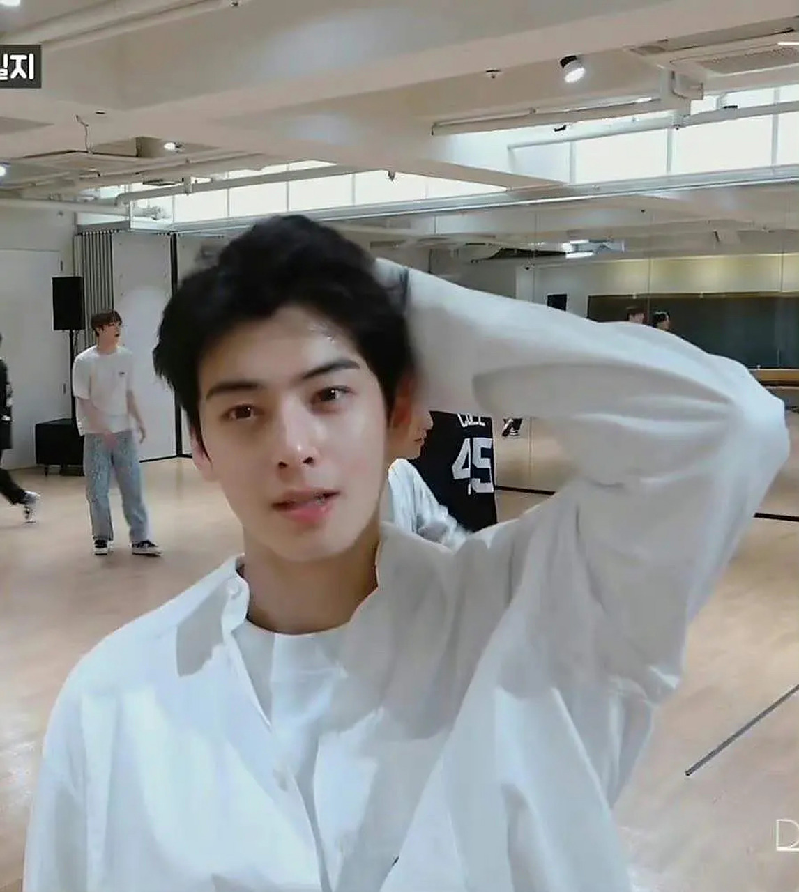 车银优素颜颜值依旧能扛,他算是这几年的韩国神颜男星吗