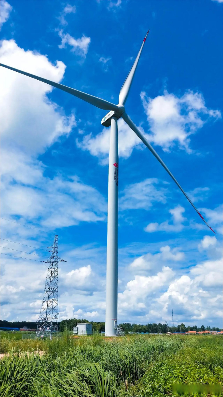 无敌大风车,蓝天白云景色优美