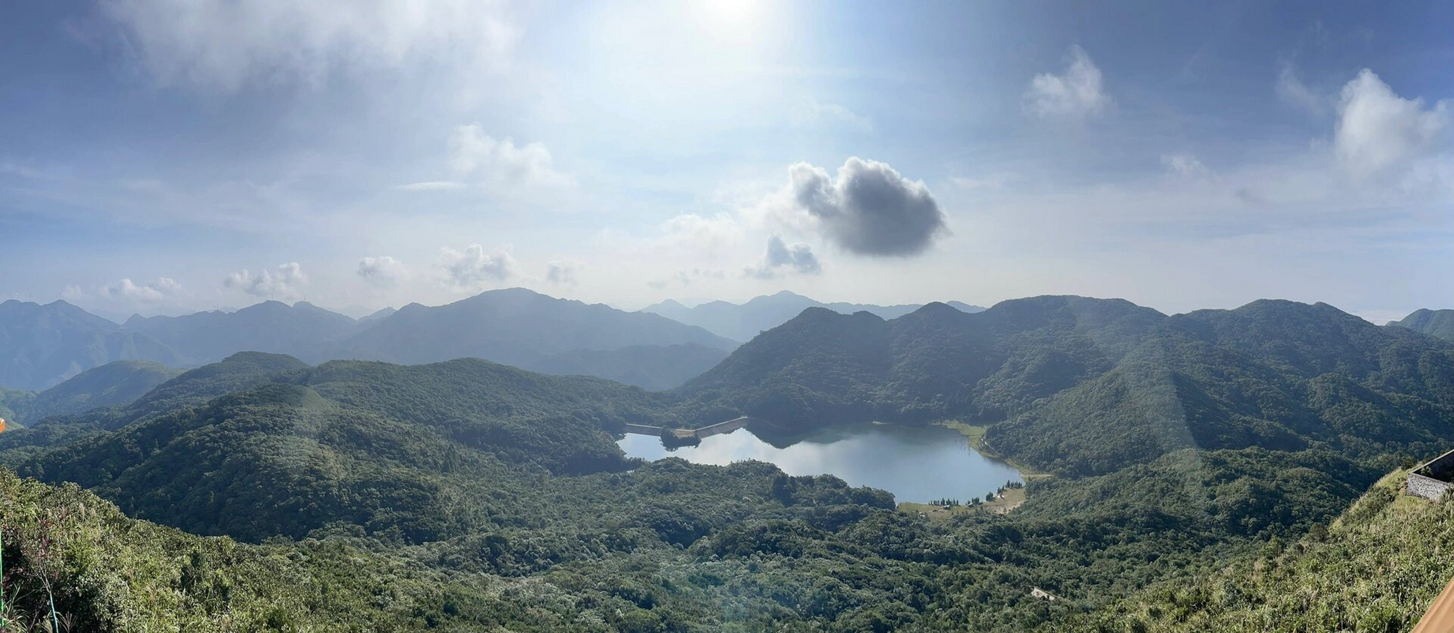 信宜大雾岭大田顶 人生也就活几个瞬间,我会永远记得,在山路上,我们坐