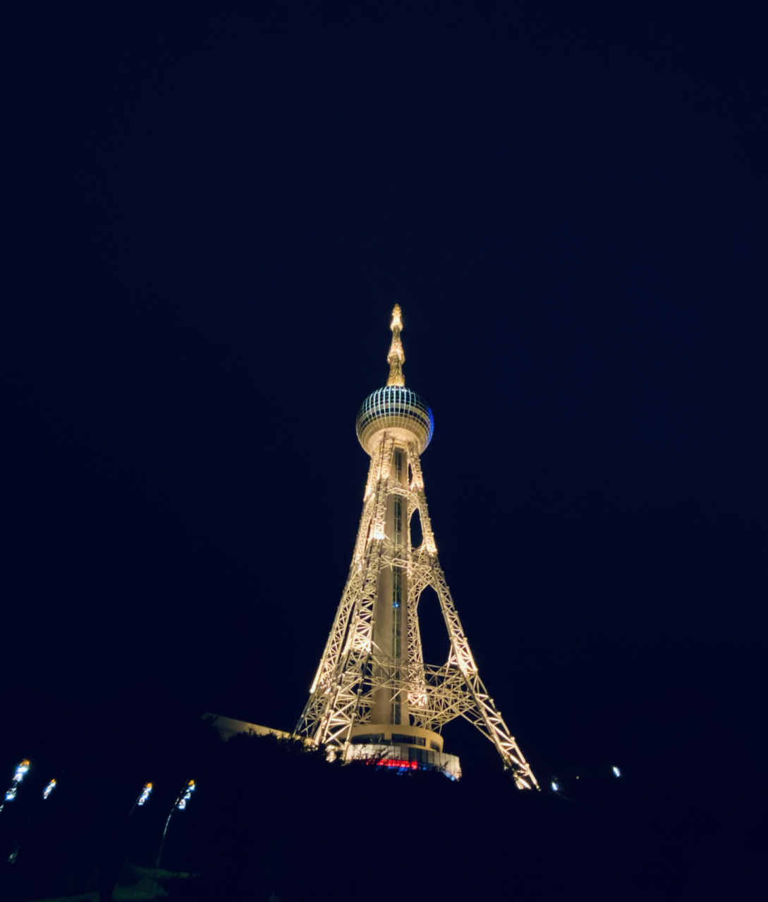 俯瞰西宁夜景必去——高原明珠 到青海旅游西宁市区还有什么可逛的?