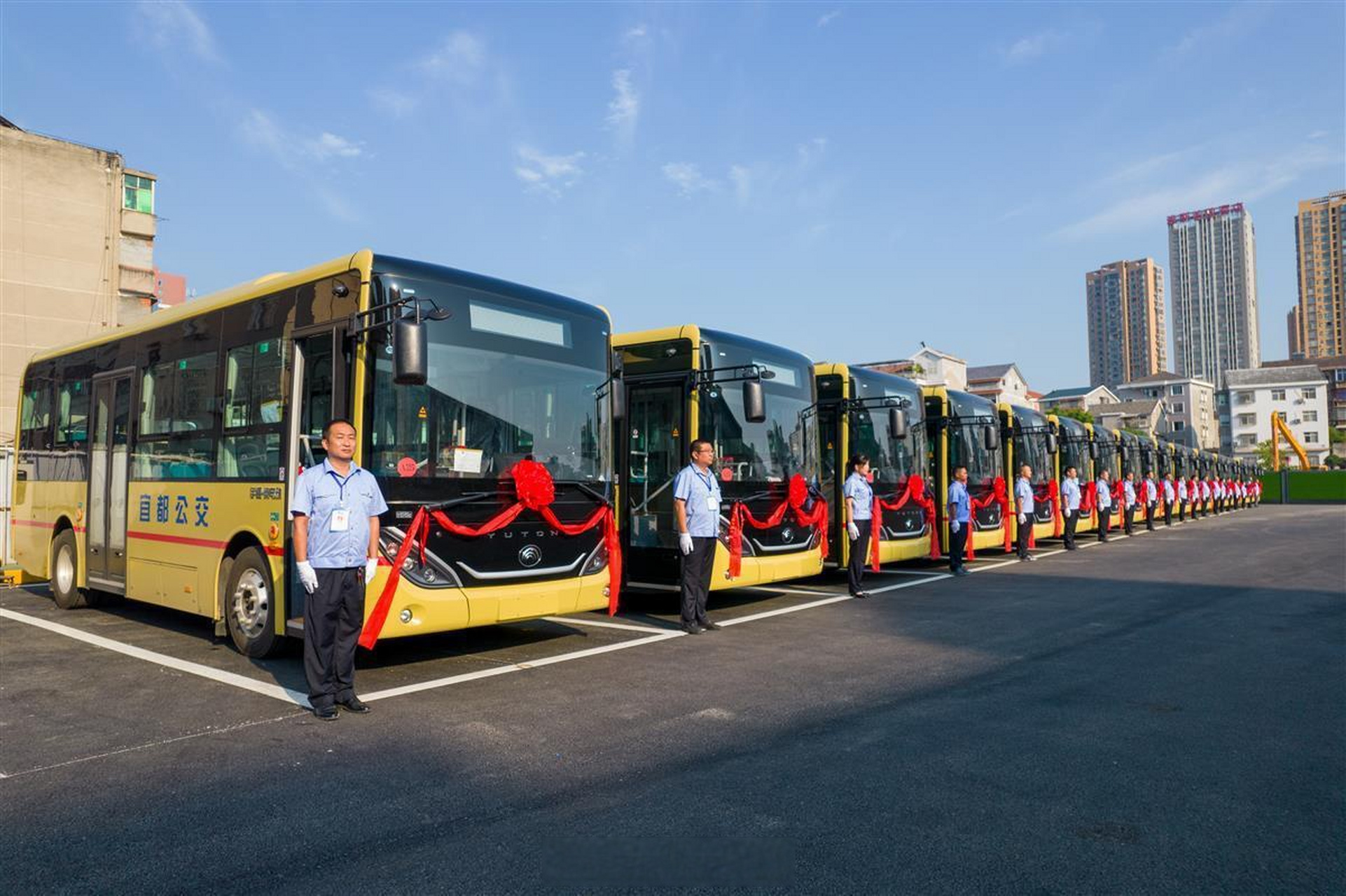 云上宜昌#【41辆新能源公交车投入运行】8月18日上午,湖北宜都全域