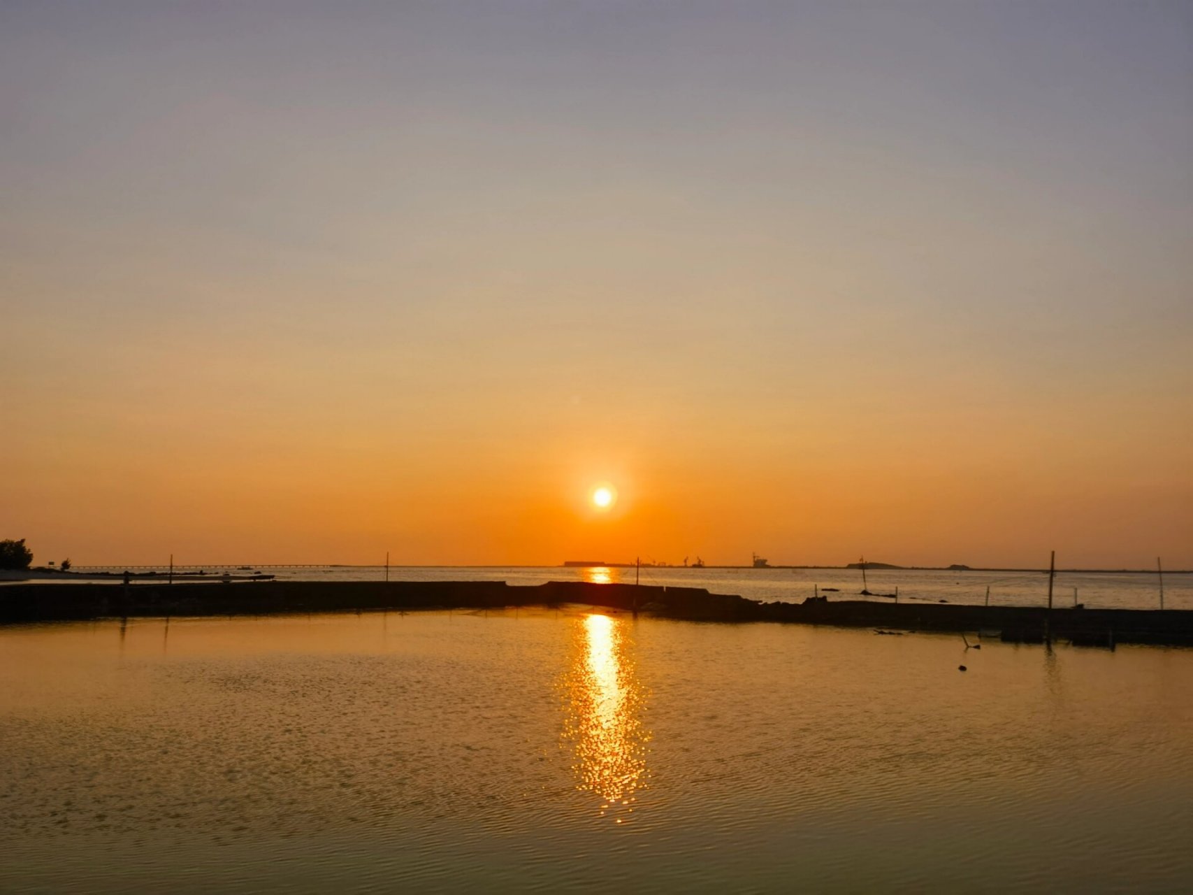三娘湾风景区 96亮点特色: 三娘湾位于中国广西钦州市钦南区犀牛脚