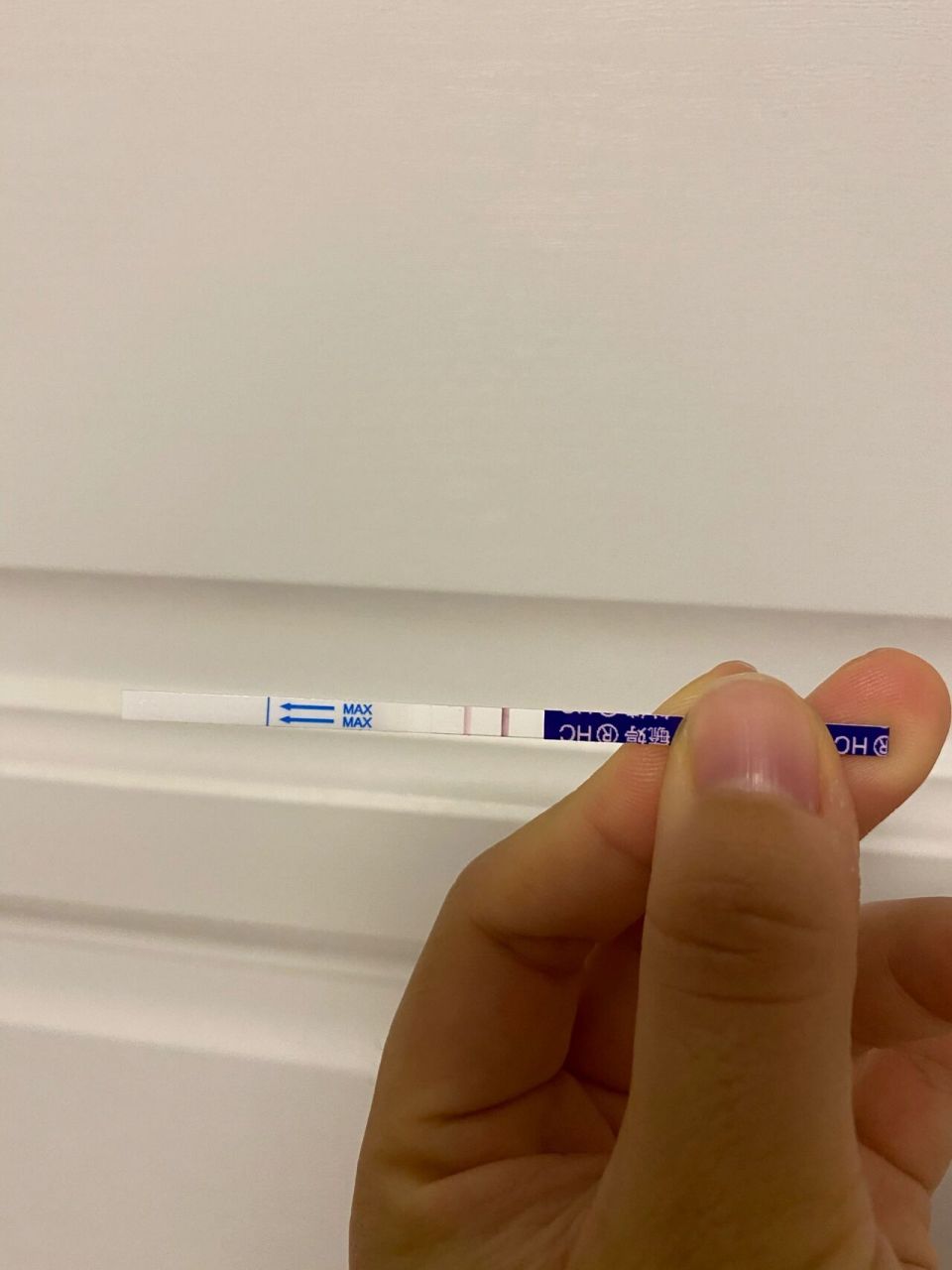 分享一波我的怀孕初期反应 今天早上的试纸终于加深明显啦,看到大红