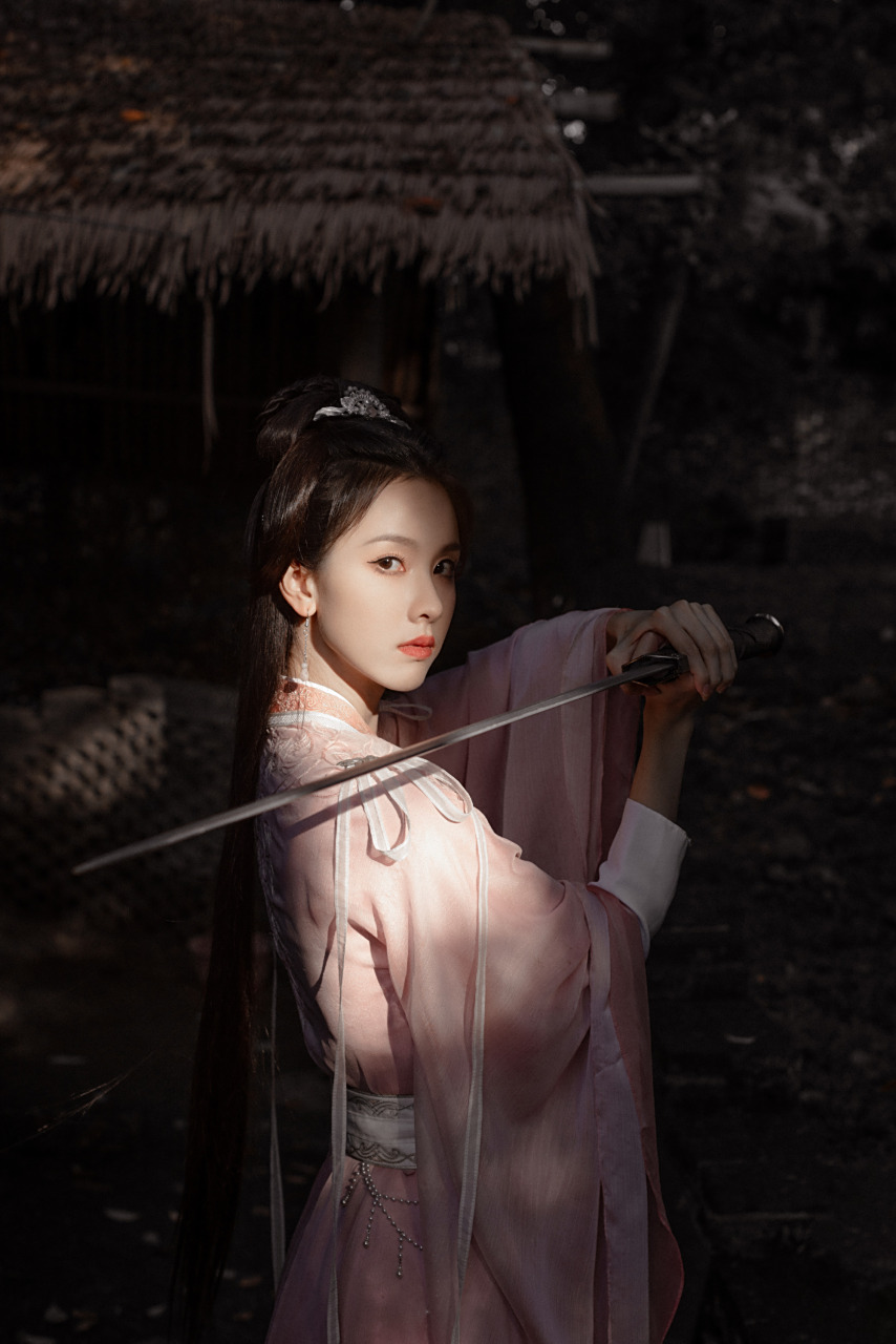 陈都灵莲花楼古风穿搭图集:江湖路远,红颜依旧,女侠「乔婉娩」鲜衣执