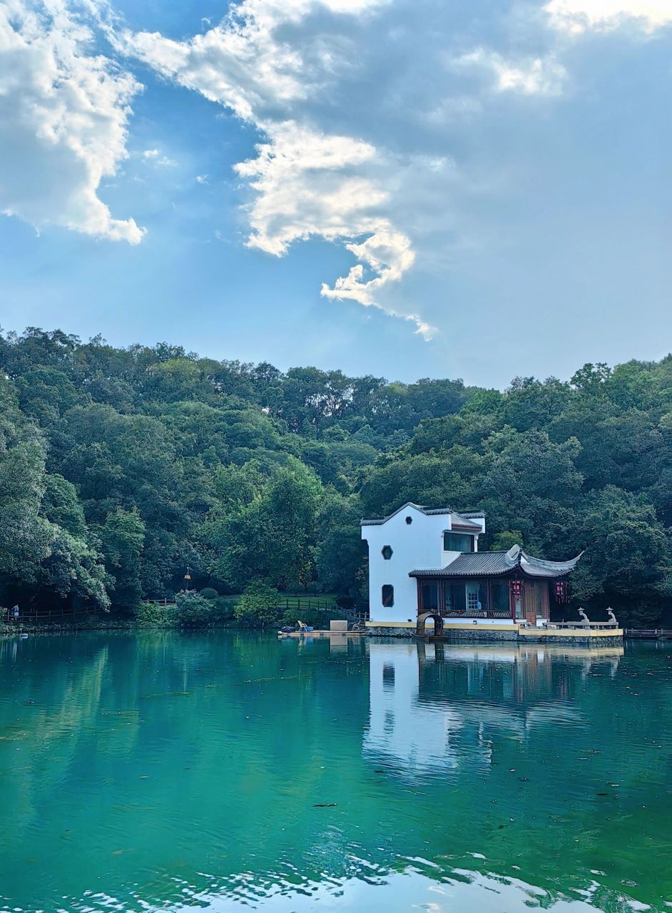 南京珍珠泉|遇见一潭果冻水💙媲美九寨沟 藏在浦口的珍珠泉,是许多