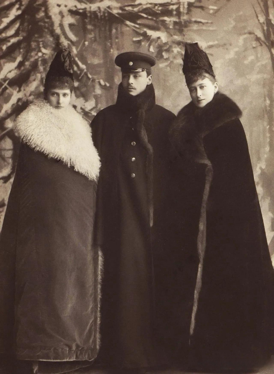 黑森大公路德维希四世与英国的爱丽丝公主的三个孩子(1889) 不愧是