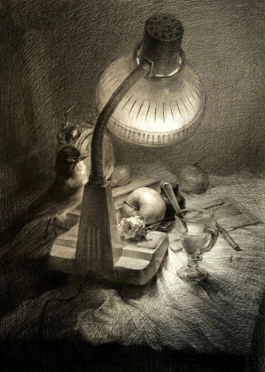 如何营造出素描静物的画面氛围感 静物素描主要是靠线条来表现,所以