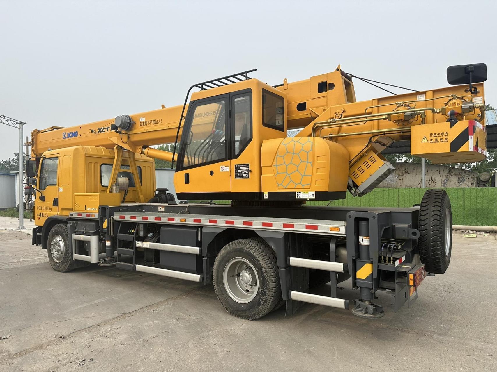 21年12月出厂上牌的徐工xct12l5,国六排放,手续全国飞,主臂36.2米