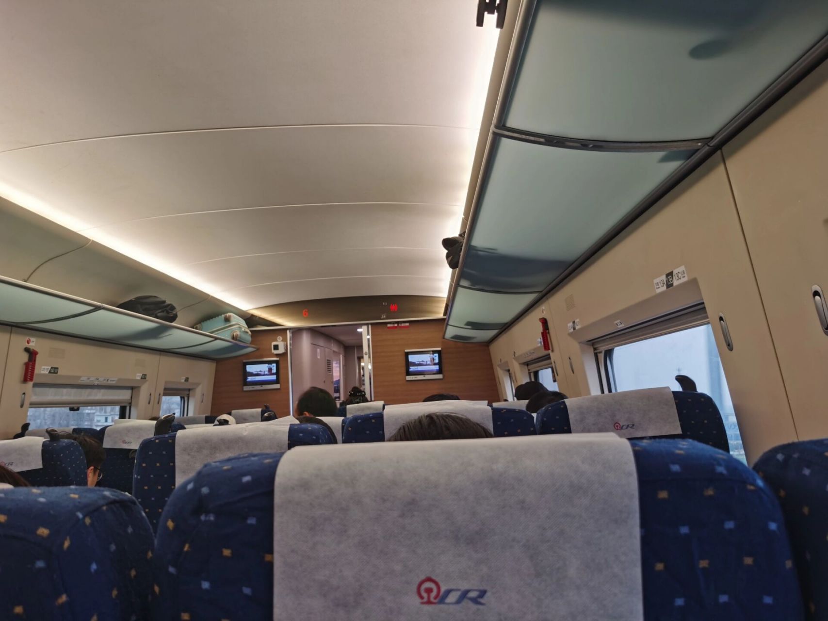 复兴号比较精致,车厢空间也大一点,和谐号比较朴实,空间没有复兴号大