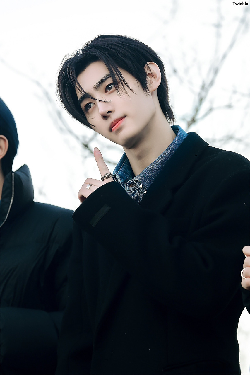 朴成训的冬日氛围感7615成训呐是在演韩剧吗?