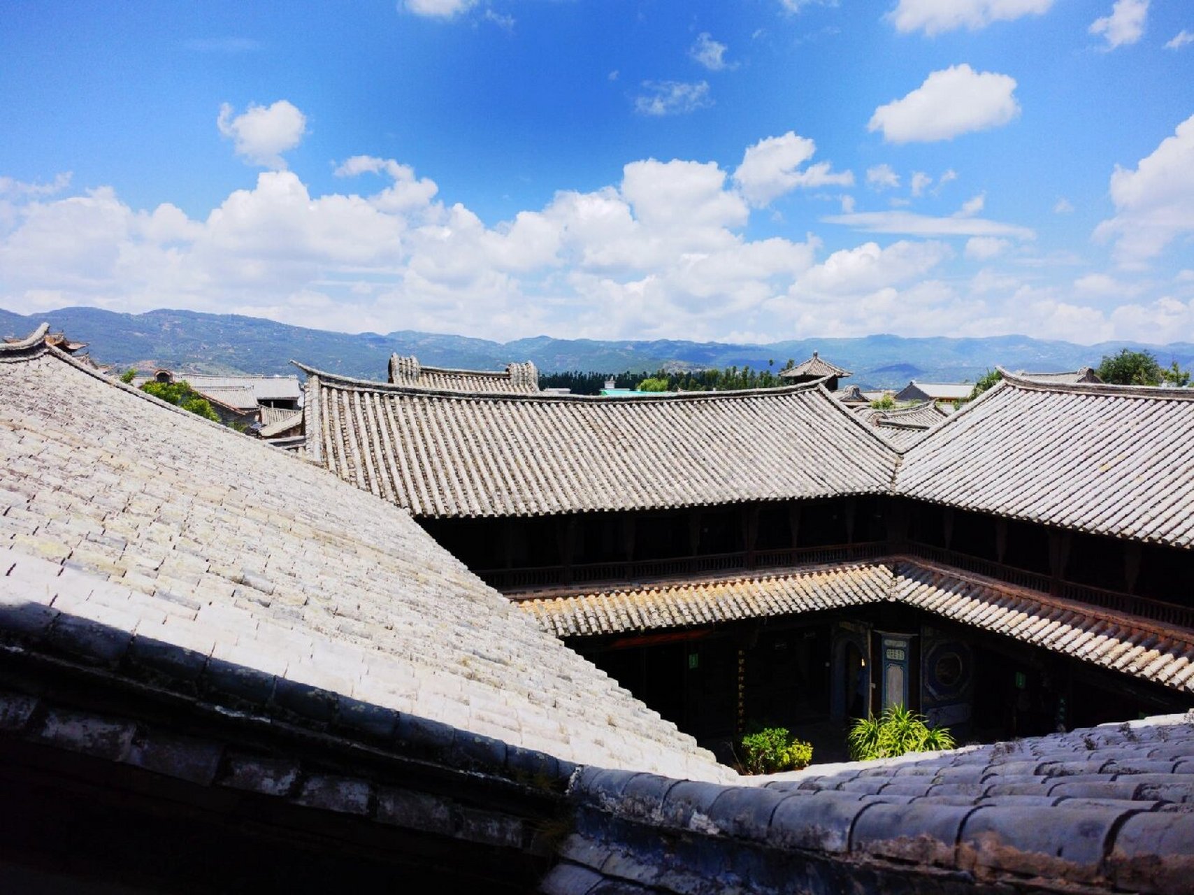 东莲花村马家大院 东莲花是巍山县永建镇的一个纯回族自然村落,伊斯兰