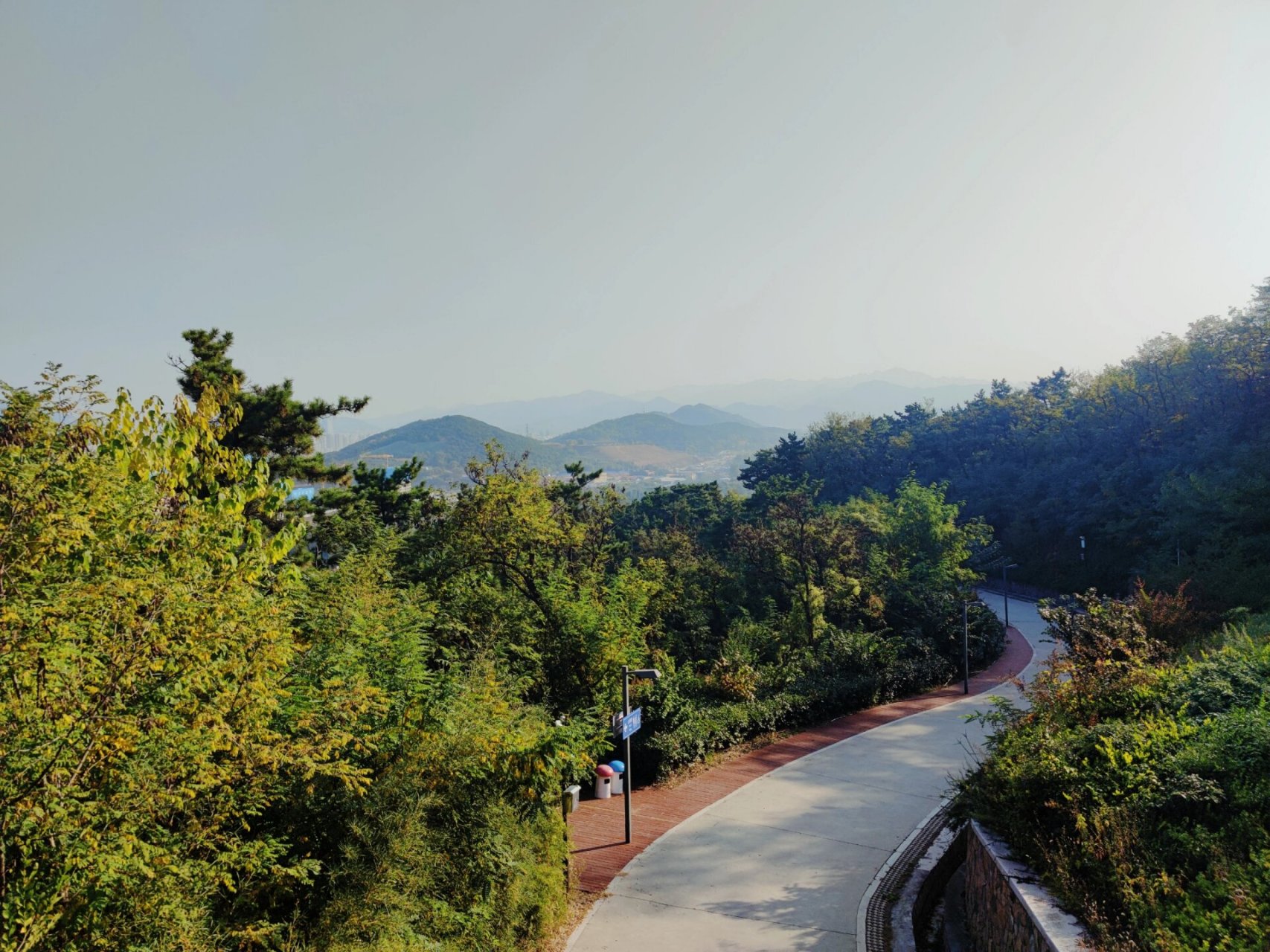 青岛象耳山公园7715 周末一早带孩子去爬了象耳山7215,听劝不