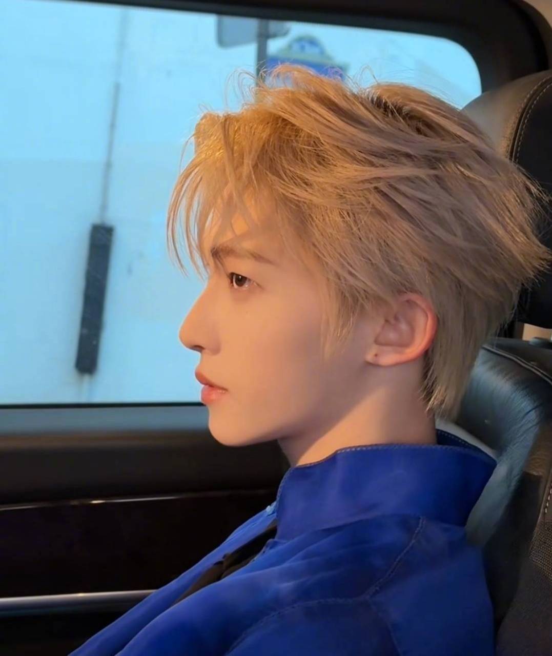 一袭蓝袍的东方美少年闪耀巴黎7897刘宇yu_ 特别牛的一张脸 来