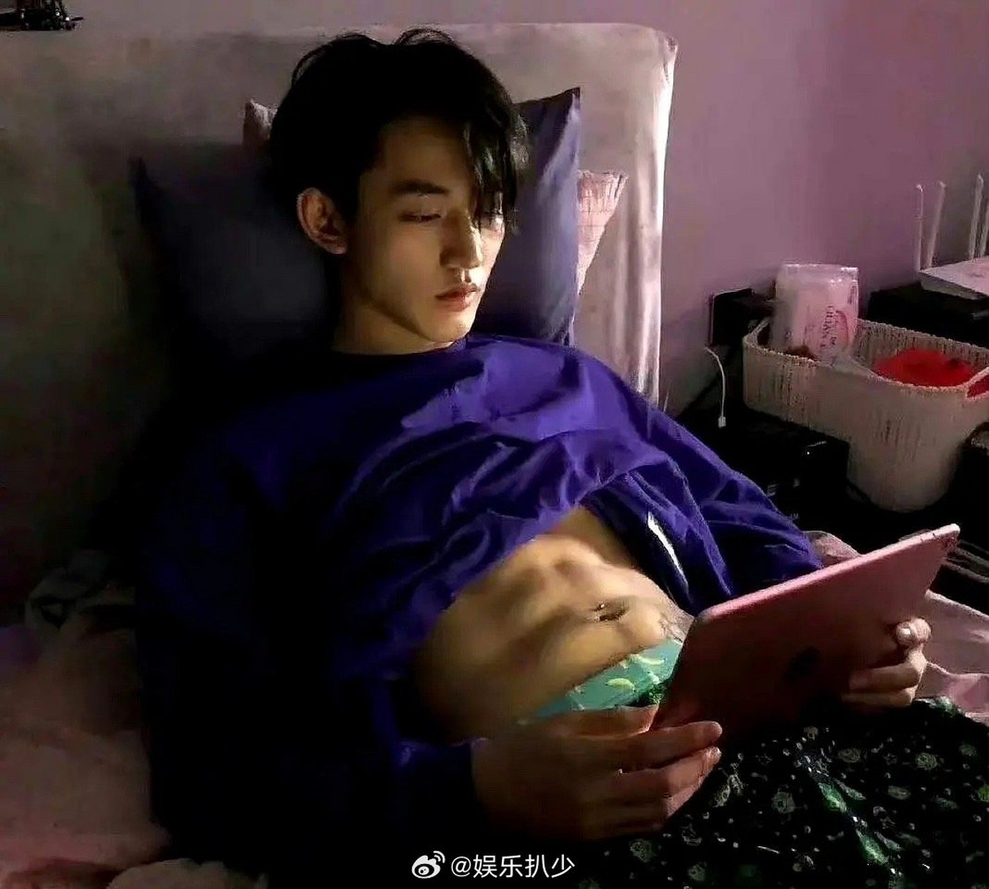 看邓为以前的照片,长得真的像分分钟要塌房的[吃瓜]很精神小伙
