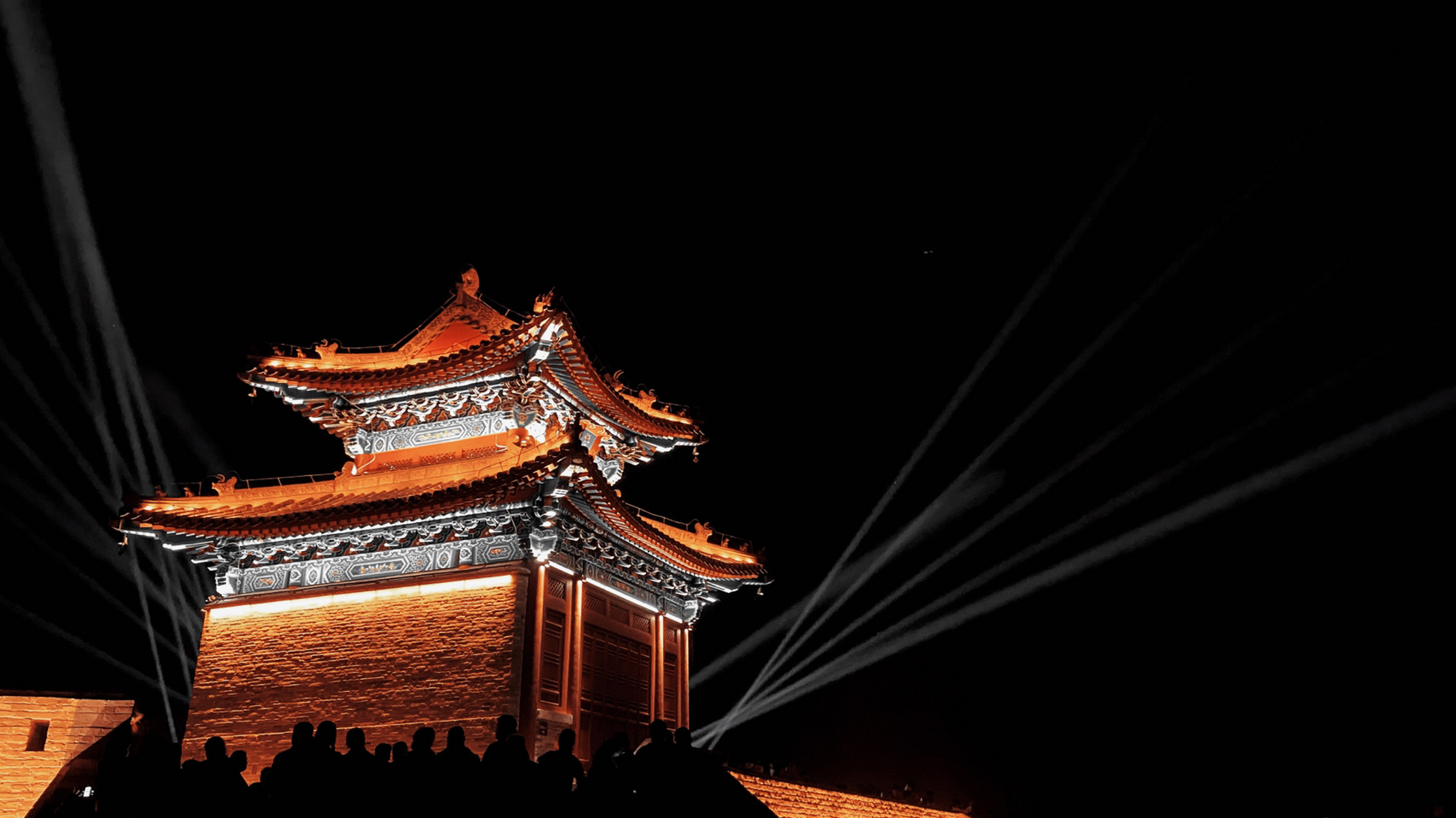 古城安阳夜景 此处为新开景点 位于安阳市区文明大道与东风路交叉口