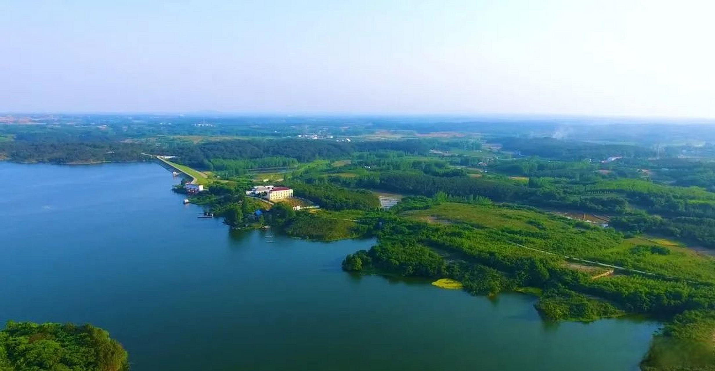 栖凤湖距镇区4.