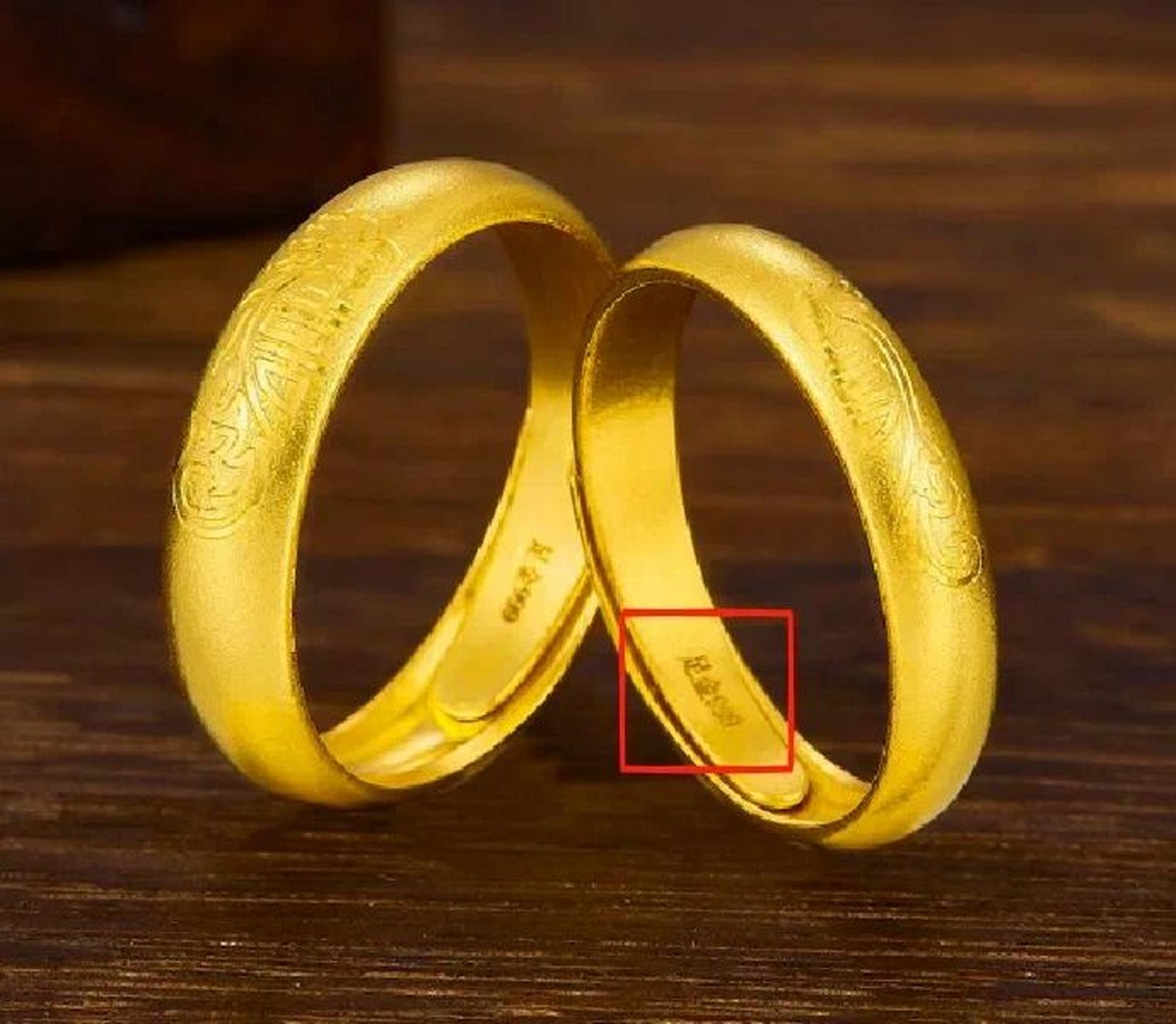 有这些钢印的都是"假黄金" 正常足金首饰的钢印都是"au"或者"足金",而