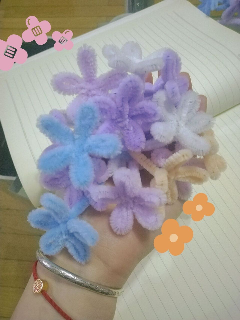扭扭棒小花花制作教程 做了一个简单的过程图,是基础的五瓣小花朵