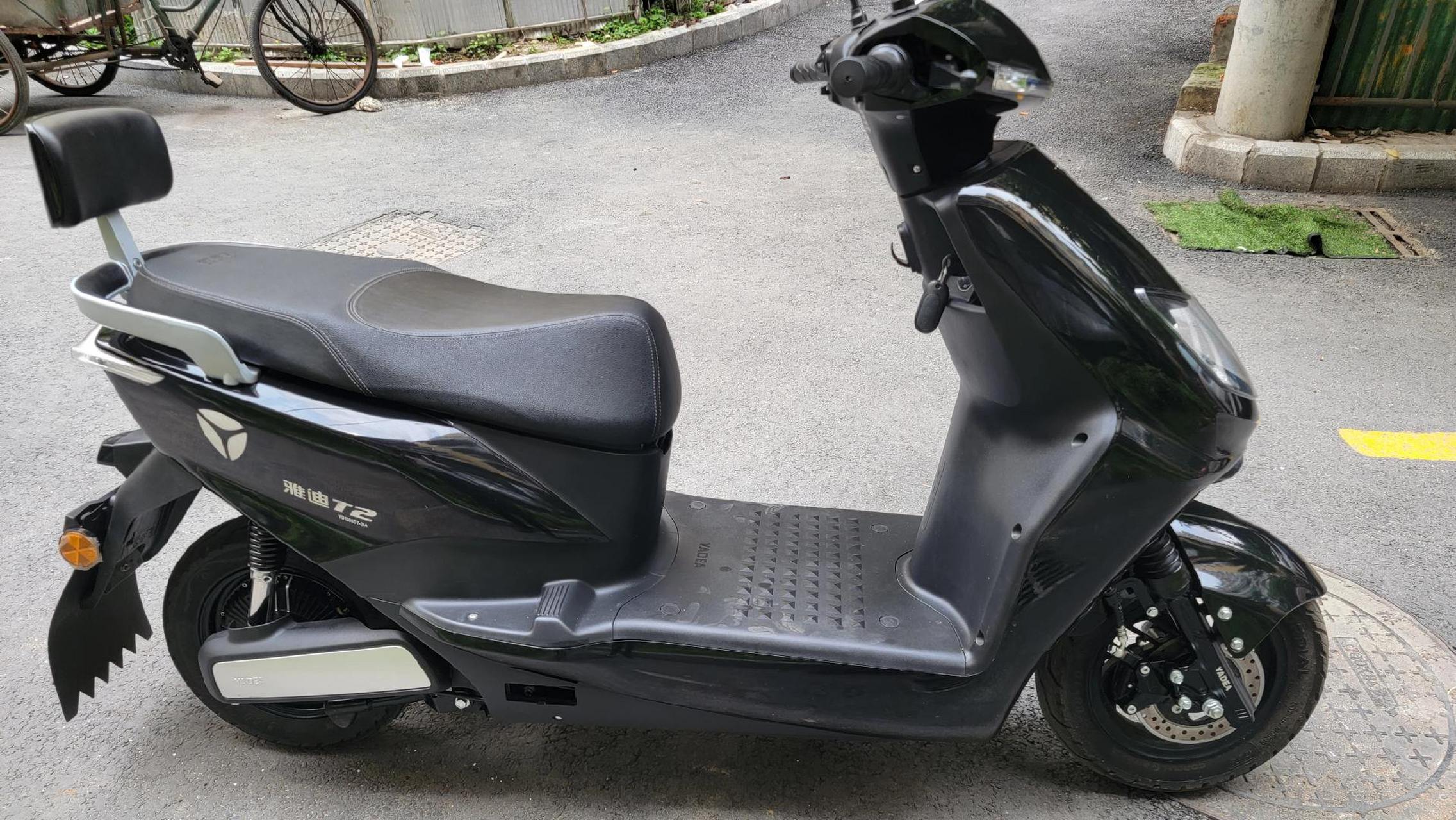 几个月冠能版雅迪t2 72v23a电动车.