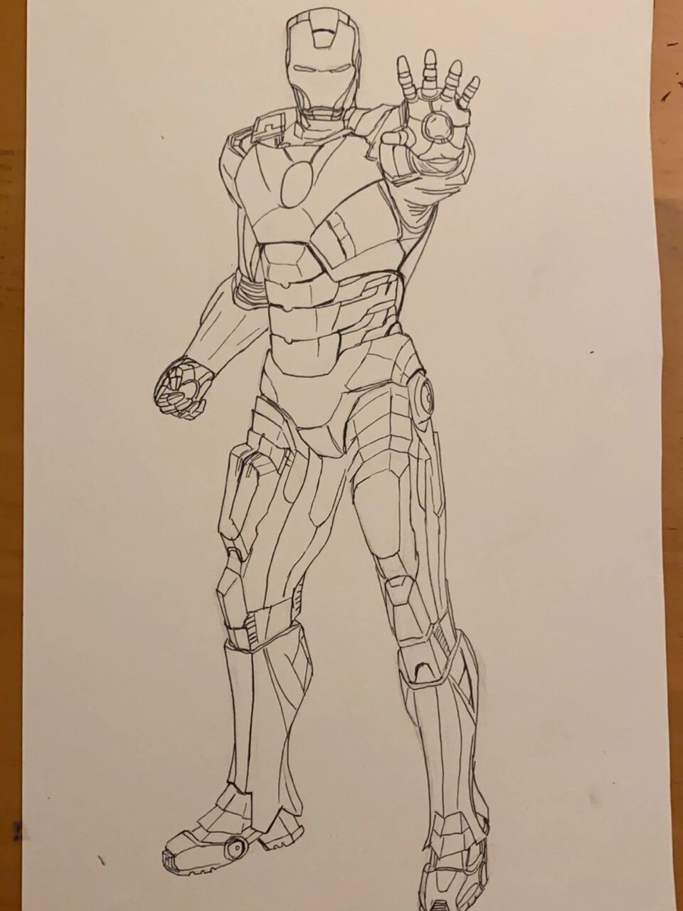 手绘钢铁侠 发个过程 油性马克笔很适合画金属材质 所以就尝试了一下