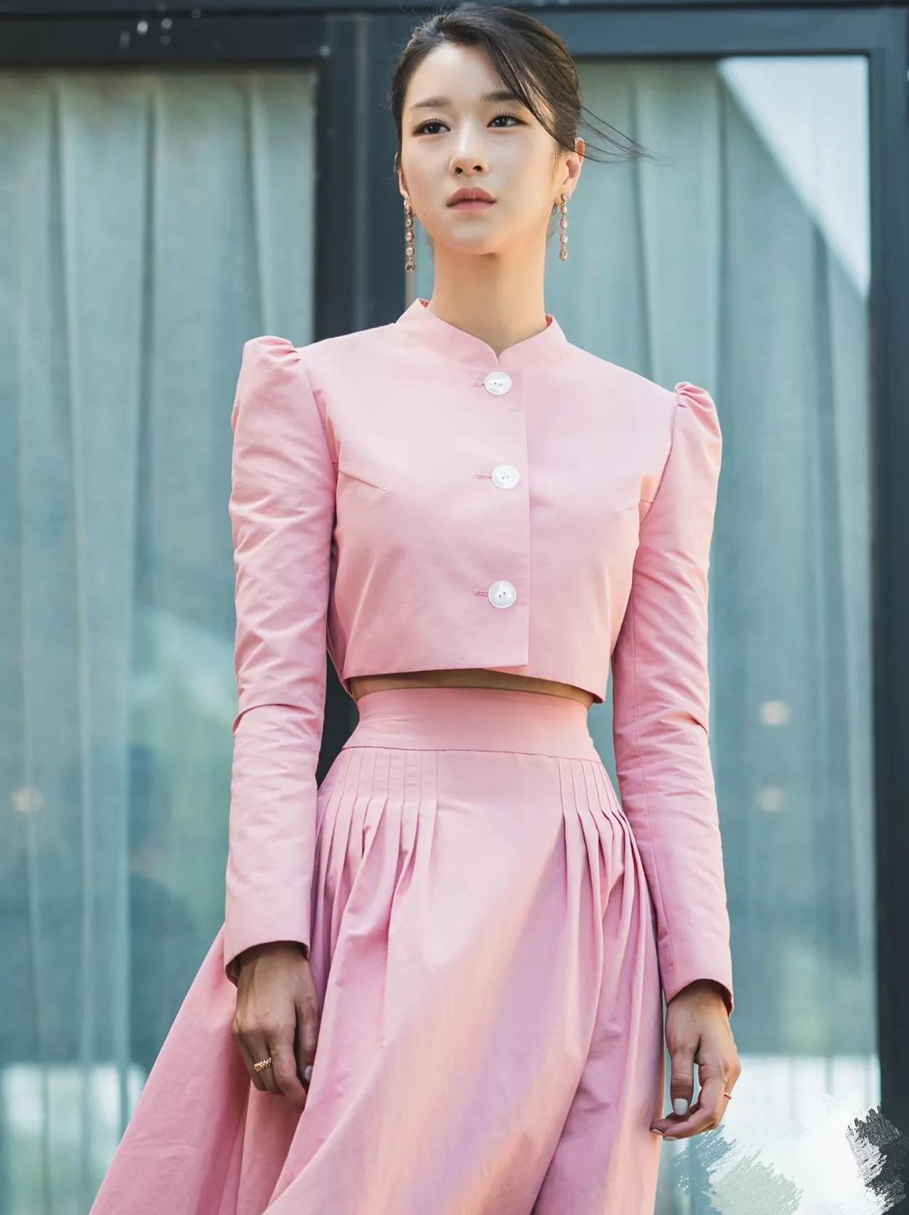 徐睿知的气质极为独特, 她有着南韩疯批美人之感