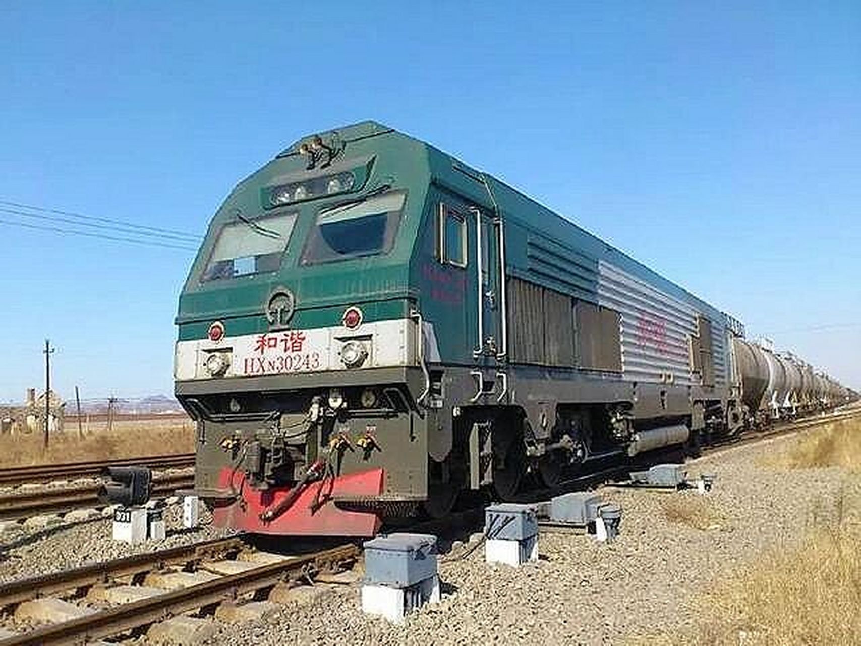 【科普】晴空万里——hxn3型内燃机车 hxn3型内燃机车是中国铁路的