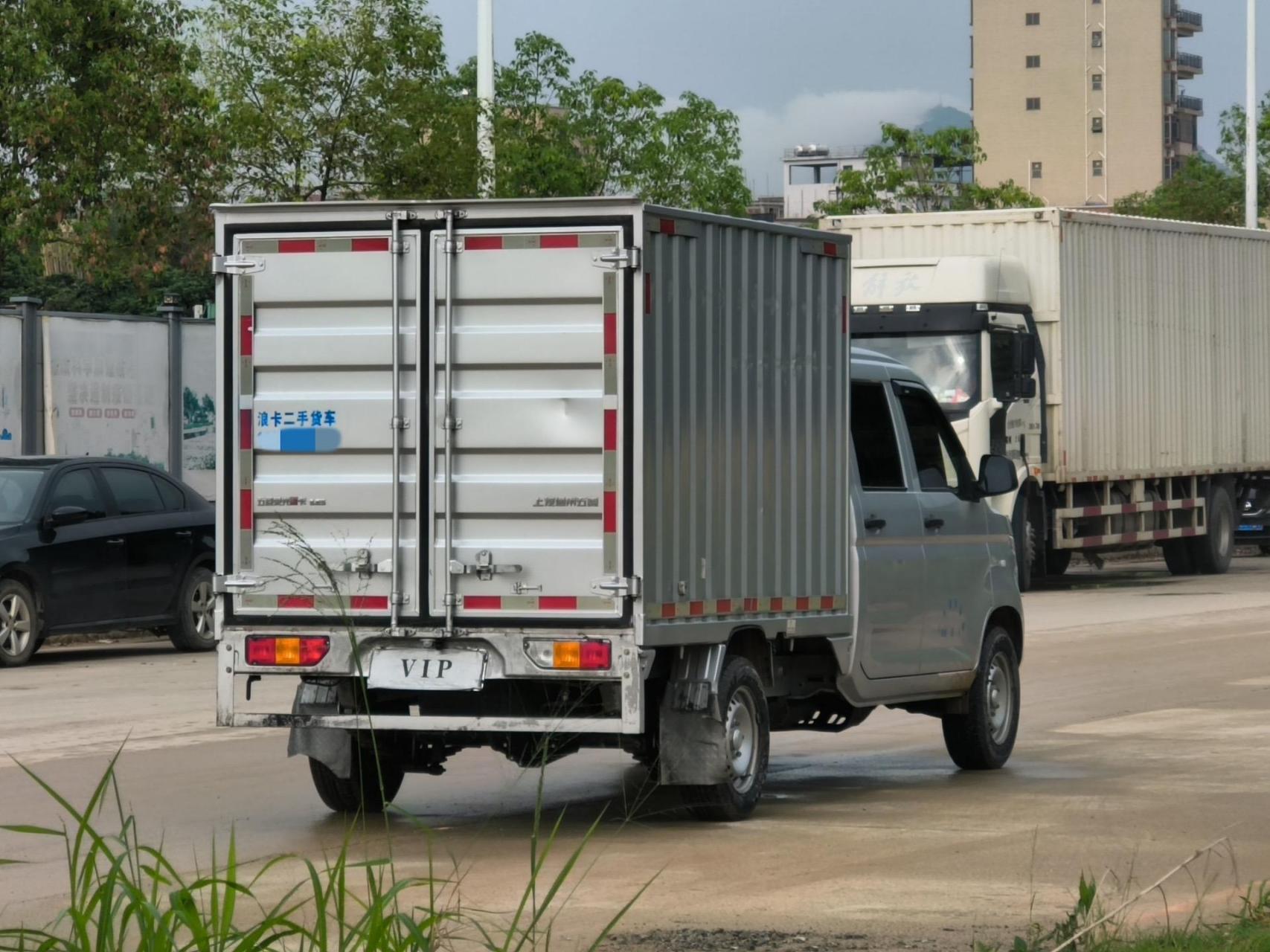 五菱新卡双排厢货